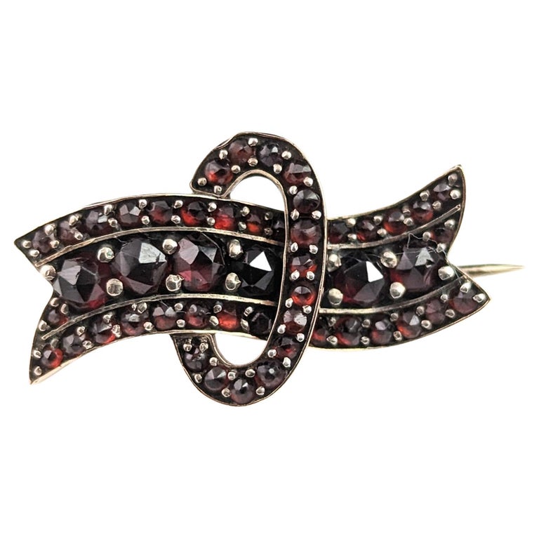 Red Ribbon Broche Antique Bohemian Garnet Ribbon Brooch, 8k Rose Gold For Sale at 1stDibs