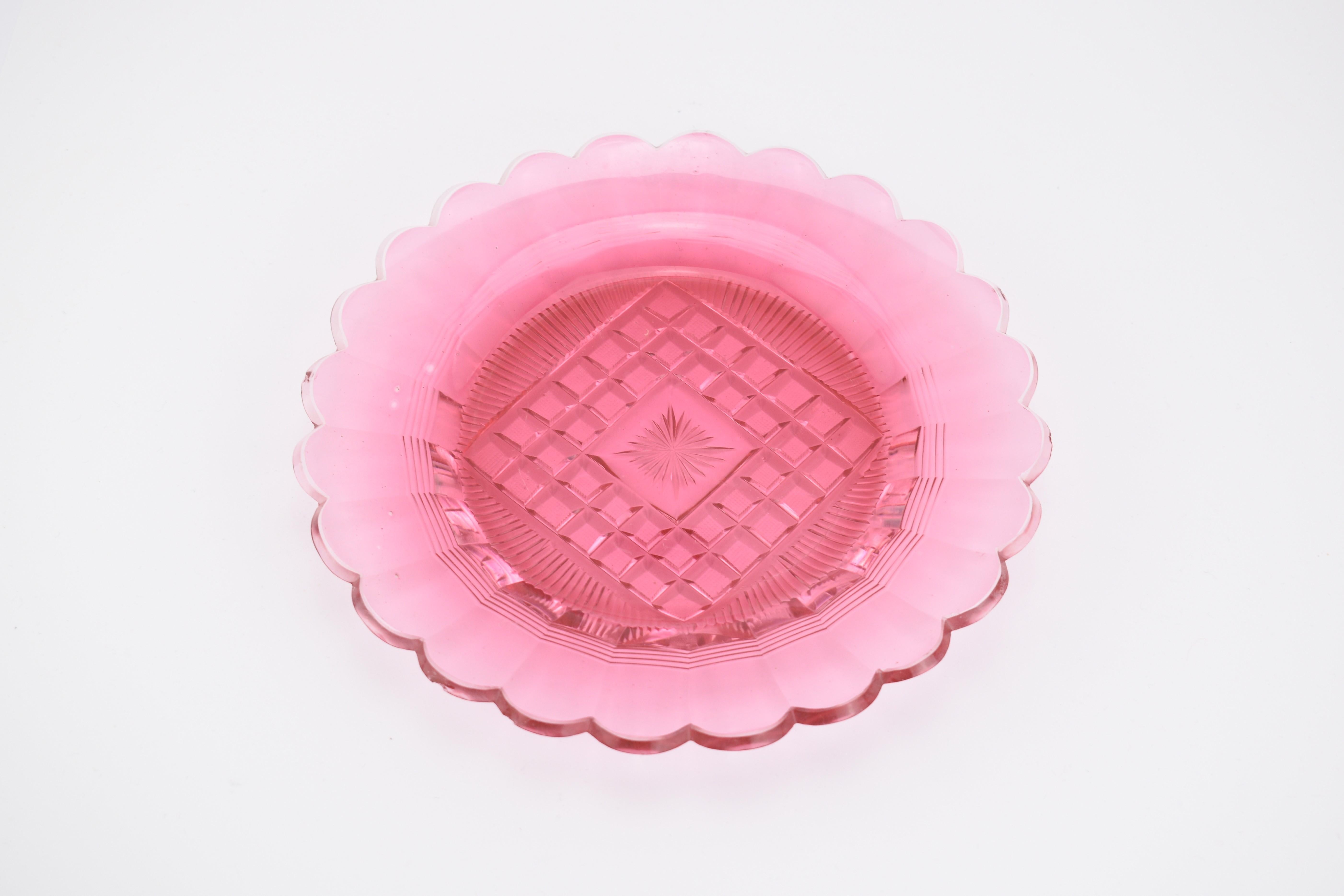 ANTIQUE BOHEMIAN GILT CRANBERRY GLASS CENTERPIECE BOWL AND PLATE, 19th CENTURY For Sale 2
