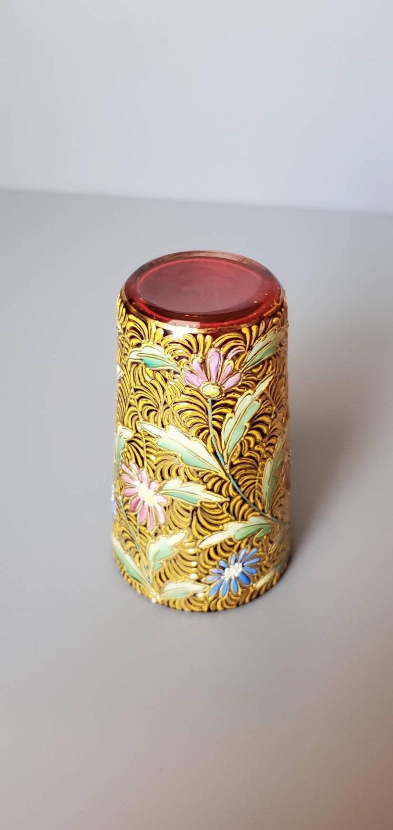 Vidrio esmaltado dorado antiguo de Bohemia, atribuido a Moser Glassworks Vidrio artístico en venta