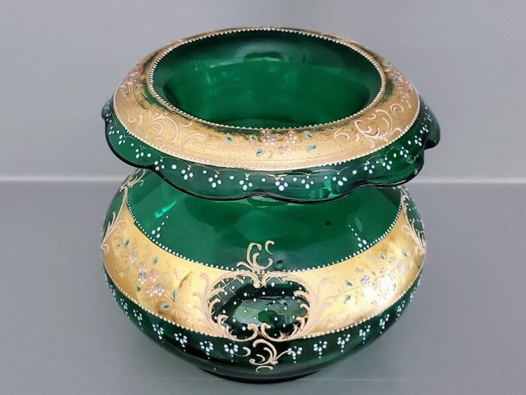 Antike böhmische vergoldete, emaillierte und emaillierte Vase, Moser Glasshütte zugeschrieben (Böhmisch) im Angebot