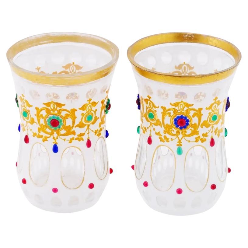 Anciennes tasses bohèmes en verre dépoli ornées de bijoux dorés en vente