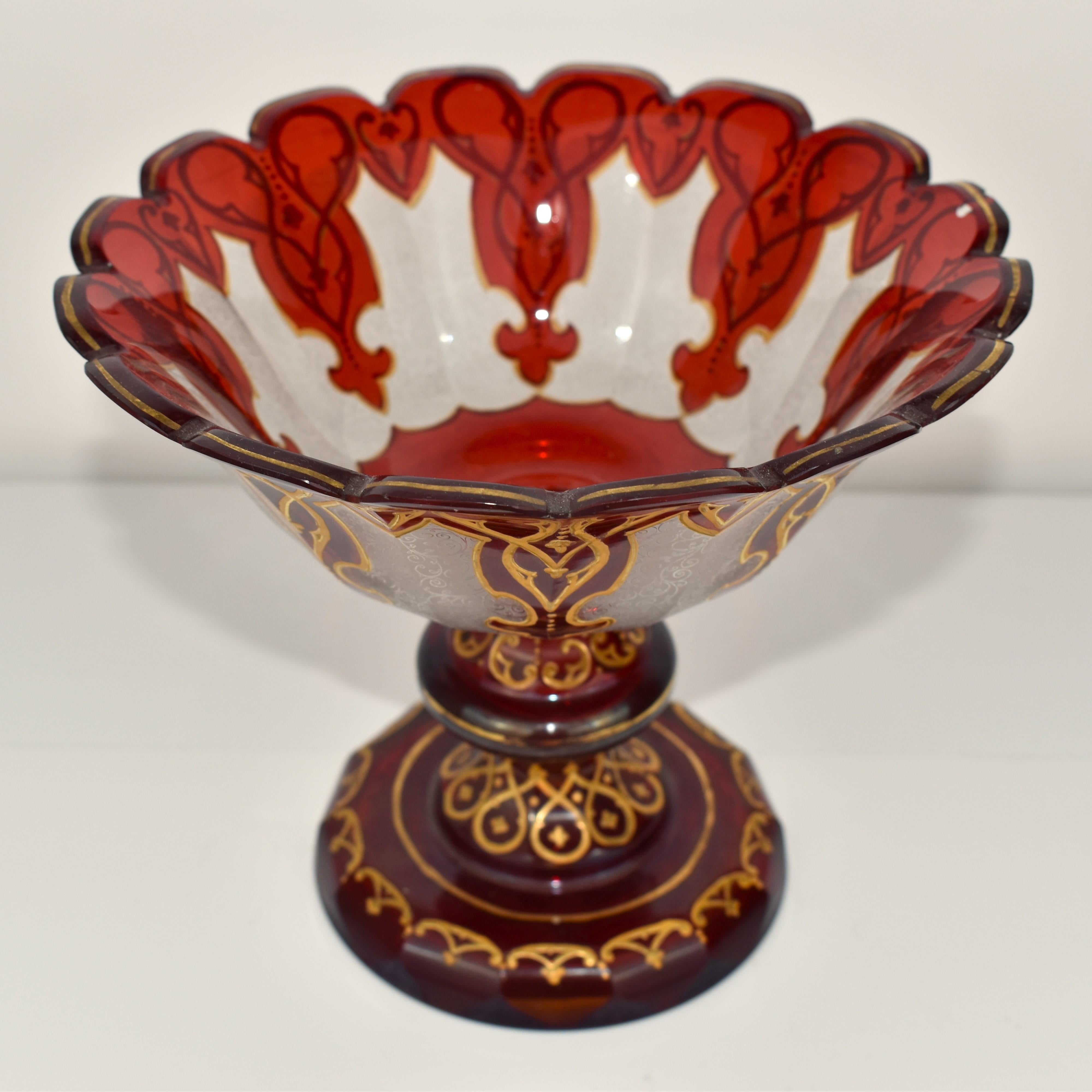 ANTIQUE BOHEMIAN GLASS CENTERPIECE, 19th CENTURY In Good Condition For Sale In Rostock, MV
