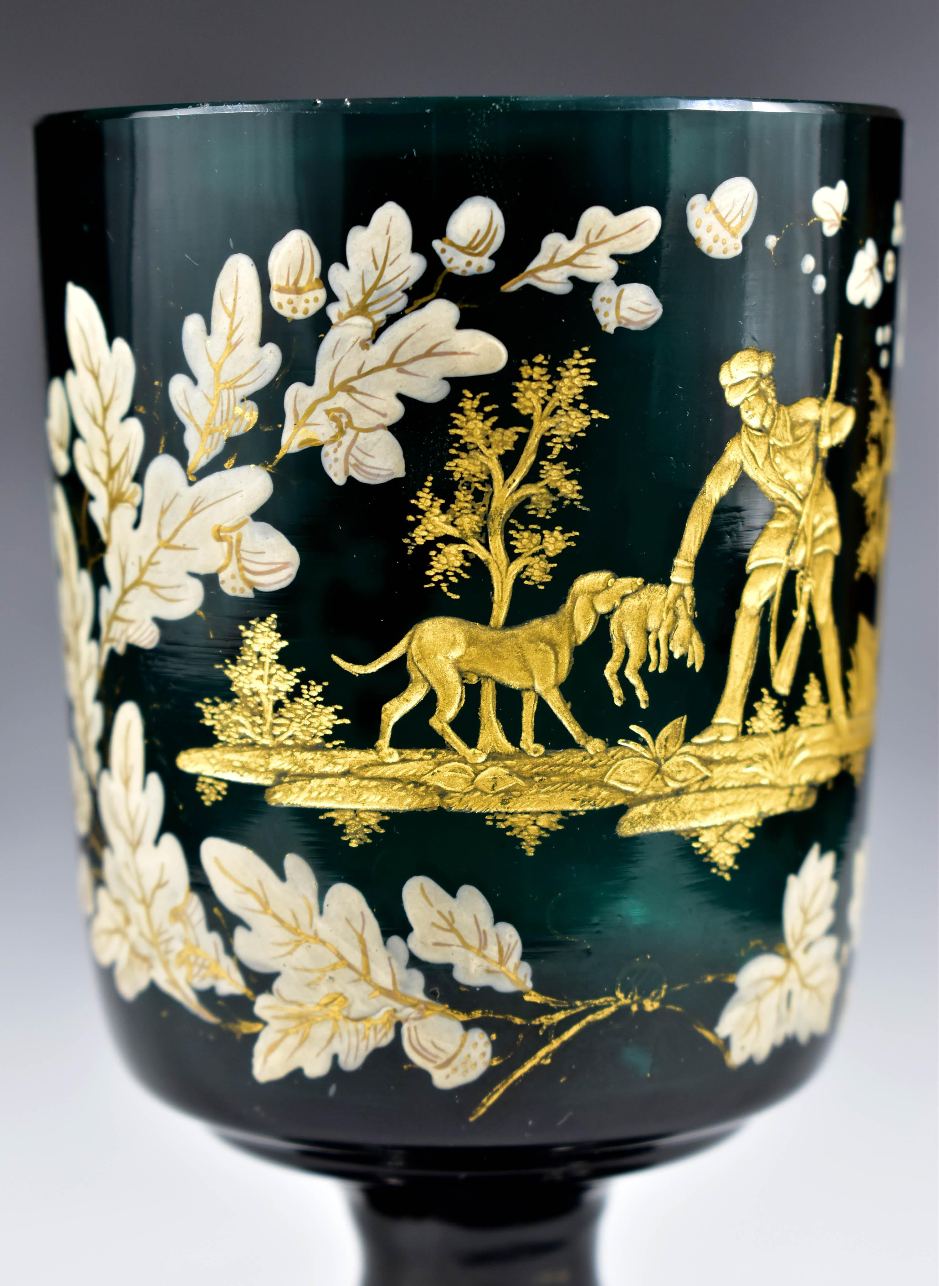 Verre Gobelet bohémien ancien - motif de chasse gravé et doré 19ème siècle en vente