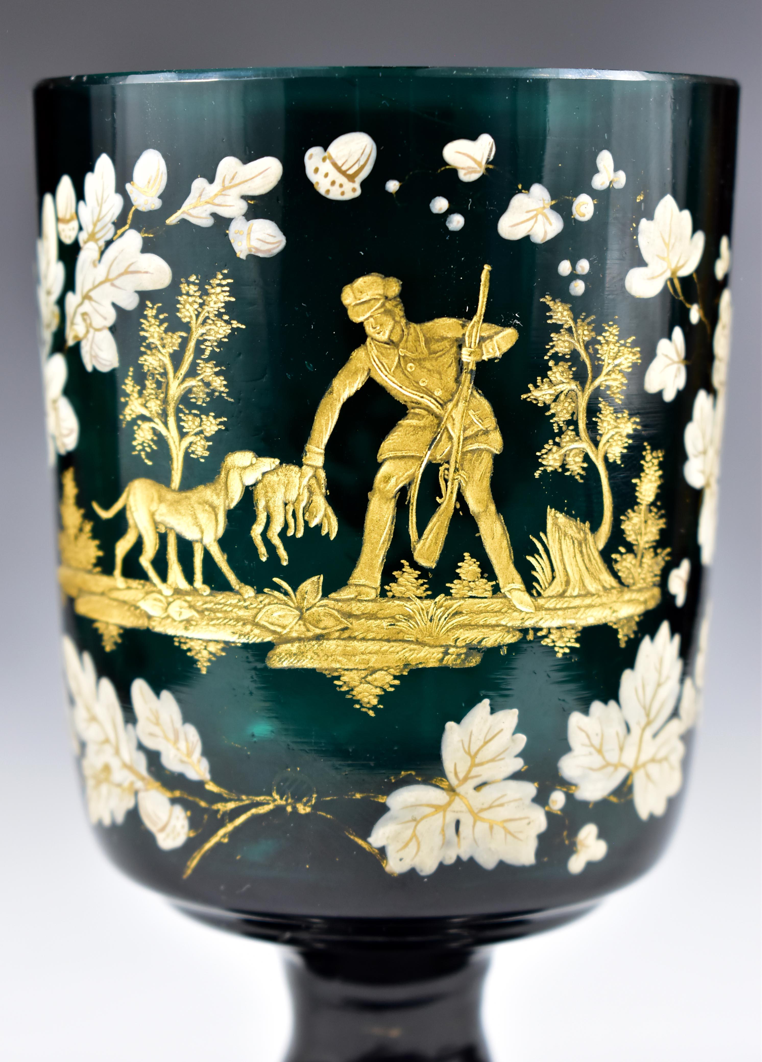 Gobelet bohémien ancien - motif de chasse gravé et doré 19ème siècle en vente 1