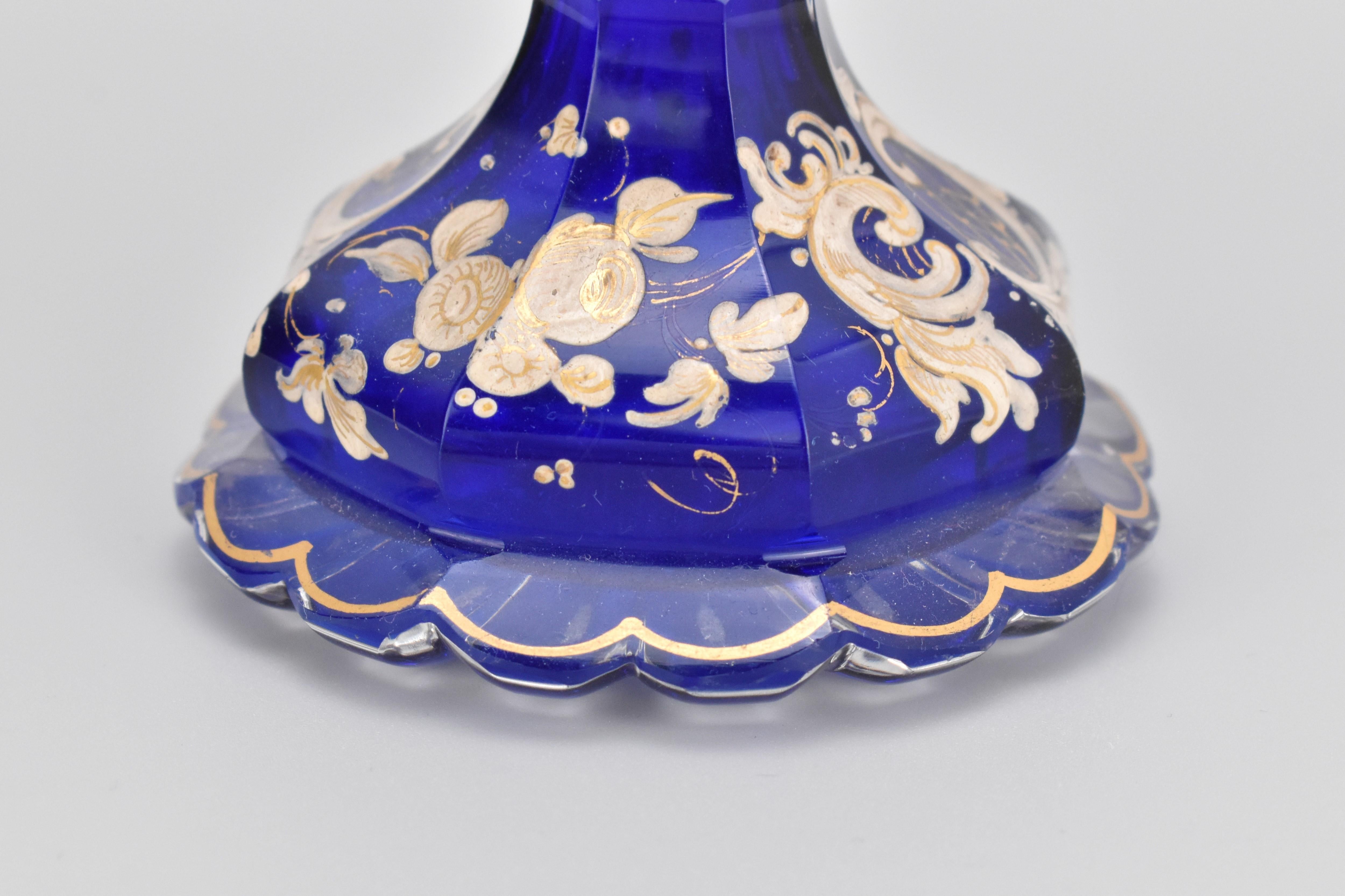 Ancienne bouteille de parfum en verre de Bohème, flacon, 19ème siècle Bon état - En vente à Rostock, MV