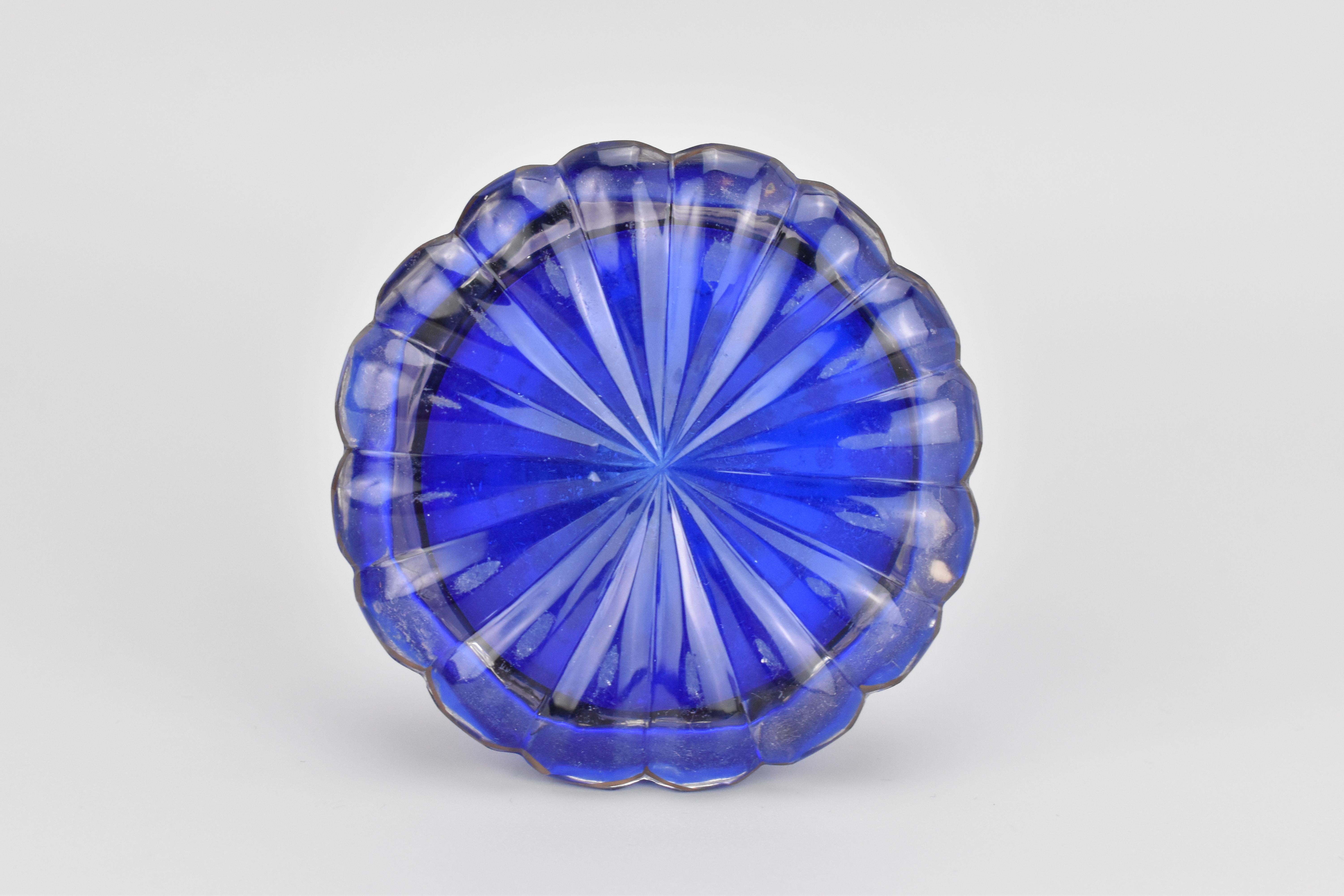 Cristal Ancienne bouteille de parfum en verre de Bohème, flacon, 19ème siècle en vente