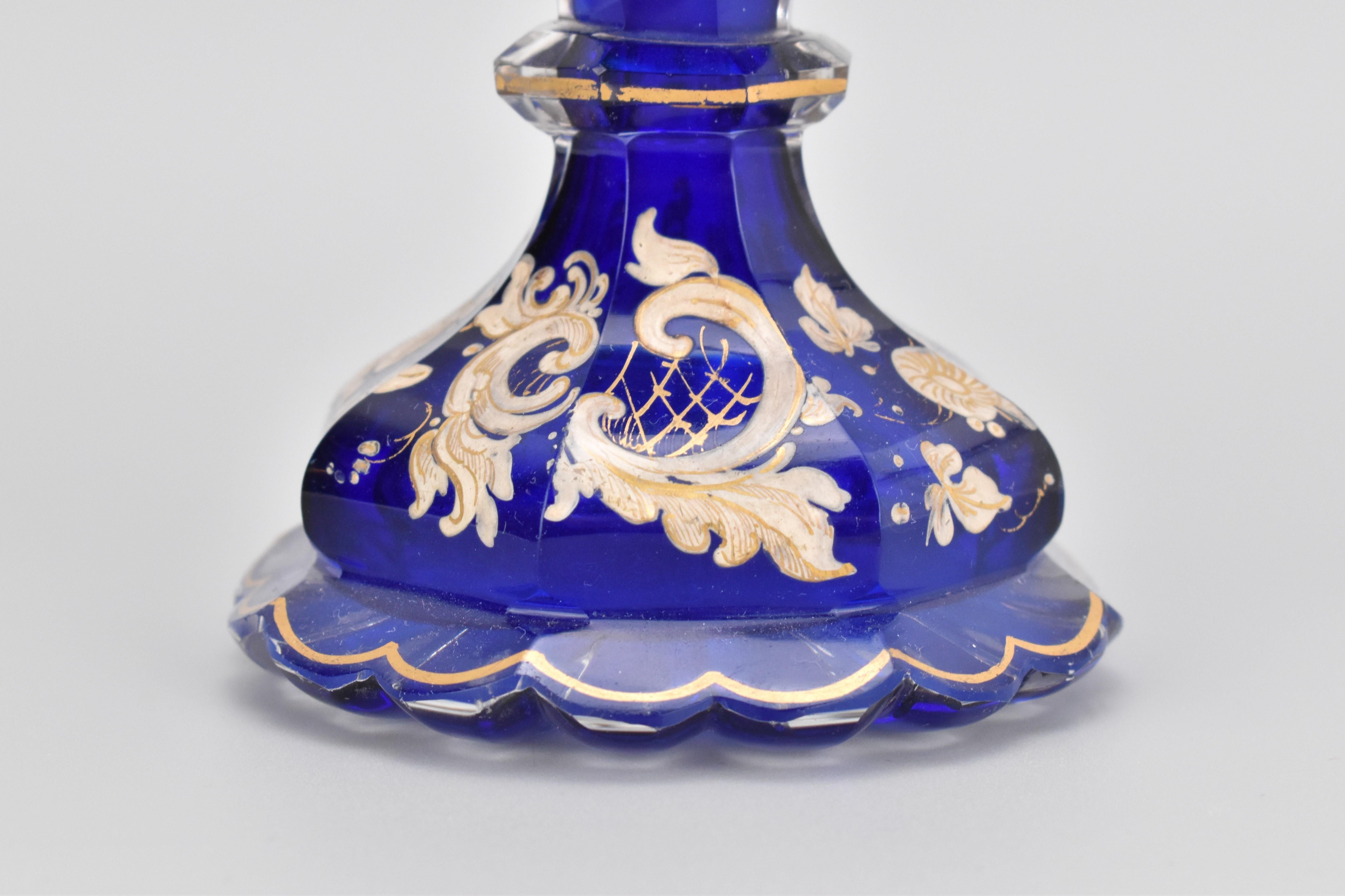 Émaillé Ancienne bouteille de parfum en verre de Bohème, flacon, 19ème siècle en vente