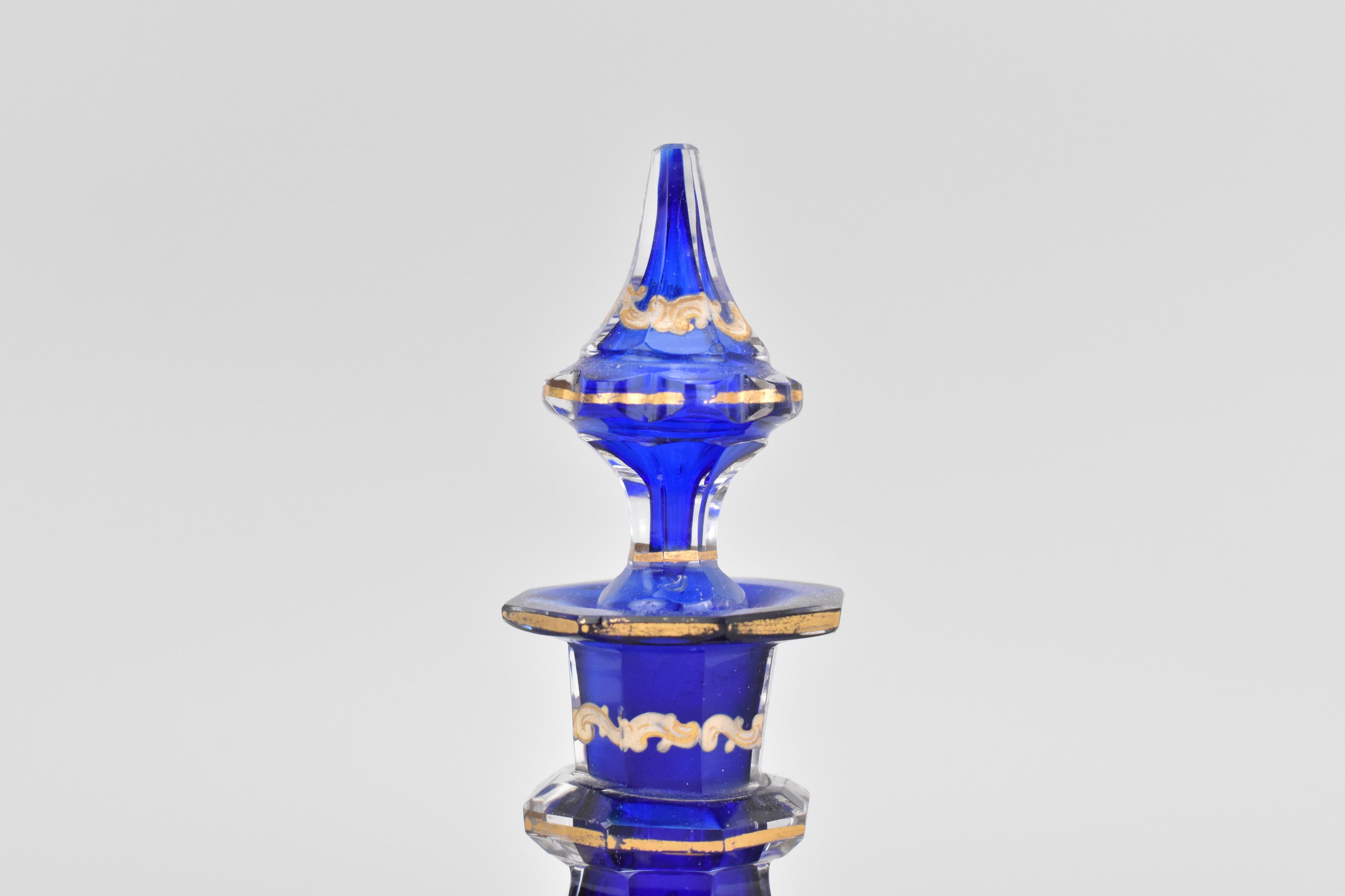 Européen Ancienne bouteille de parfum en verre de Bohème, flacon, 19ème siècle en vente