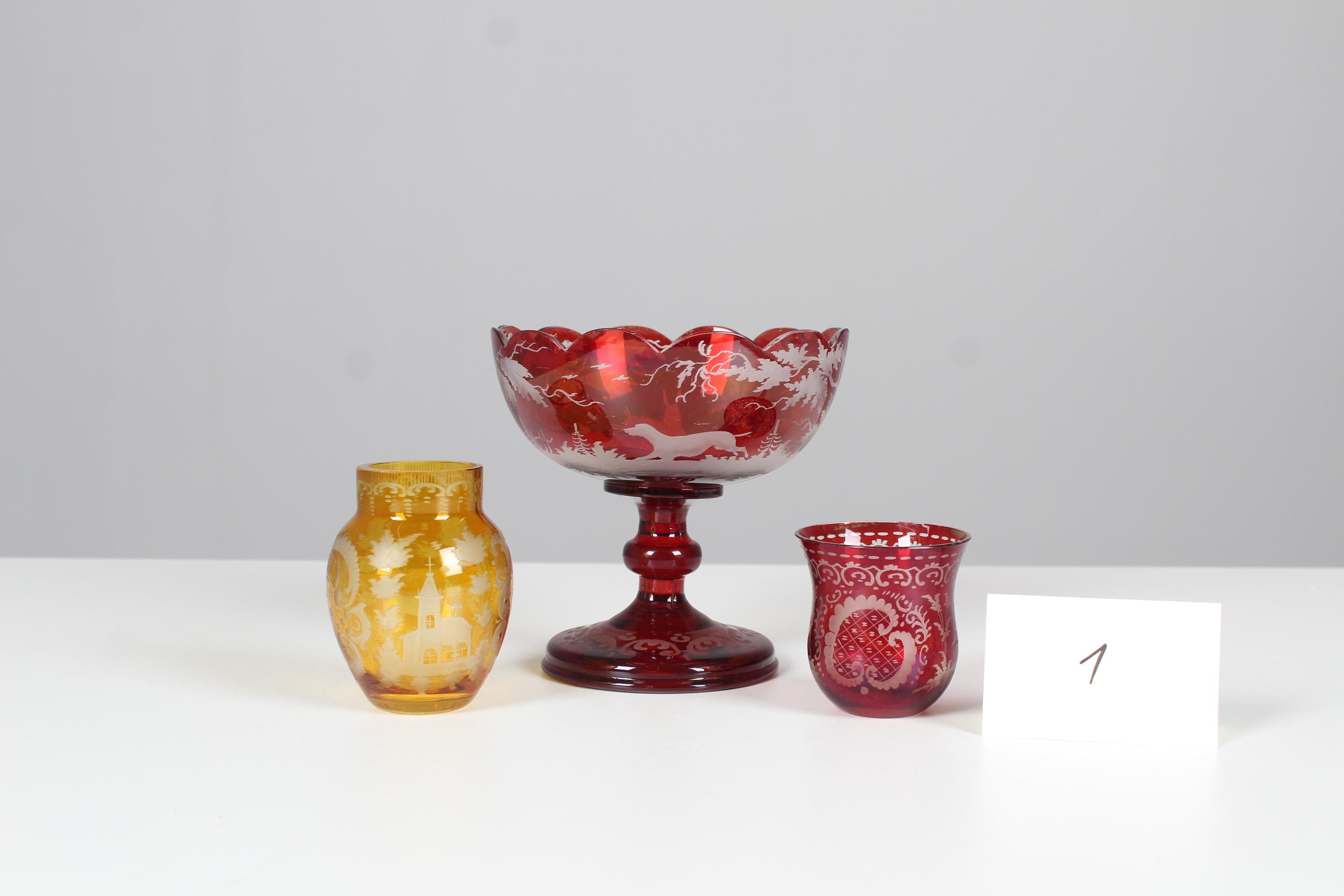 Sculpté à la main Ensemble de verres de Bohème anciens, vers 1880, cristal de Bohème, rouge rubis et jaune en vente