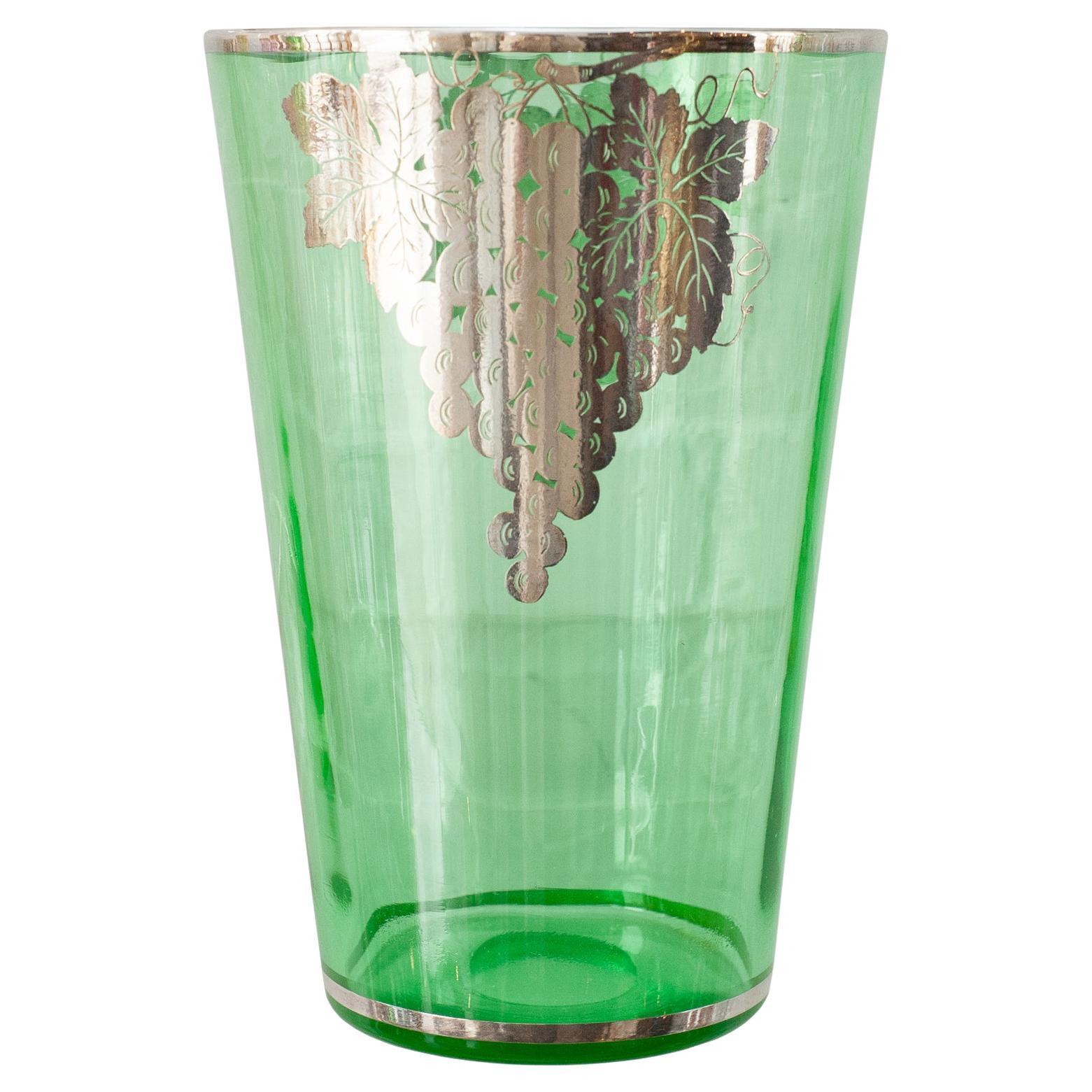Antike böhmische große grüne Glasvase aus böhmischem Glas mit Trauben-Sterlingsilber-Overlay
