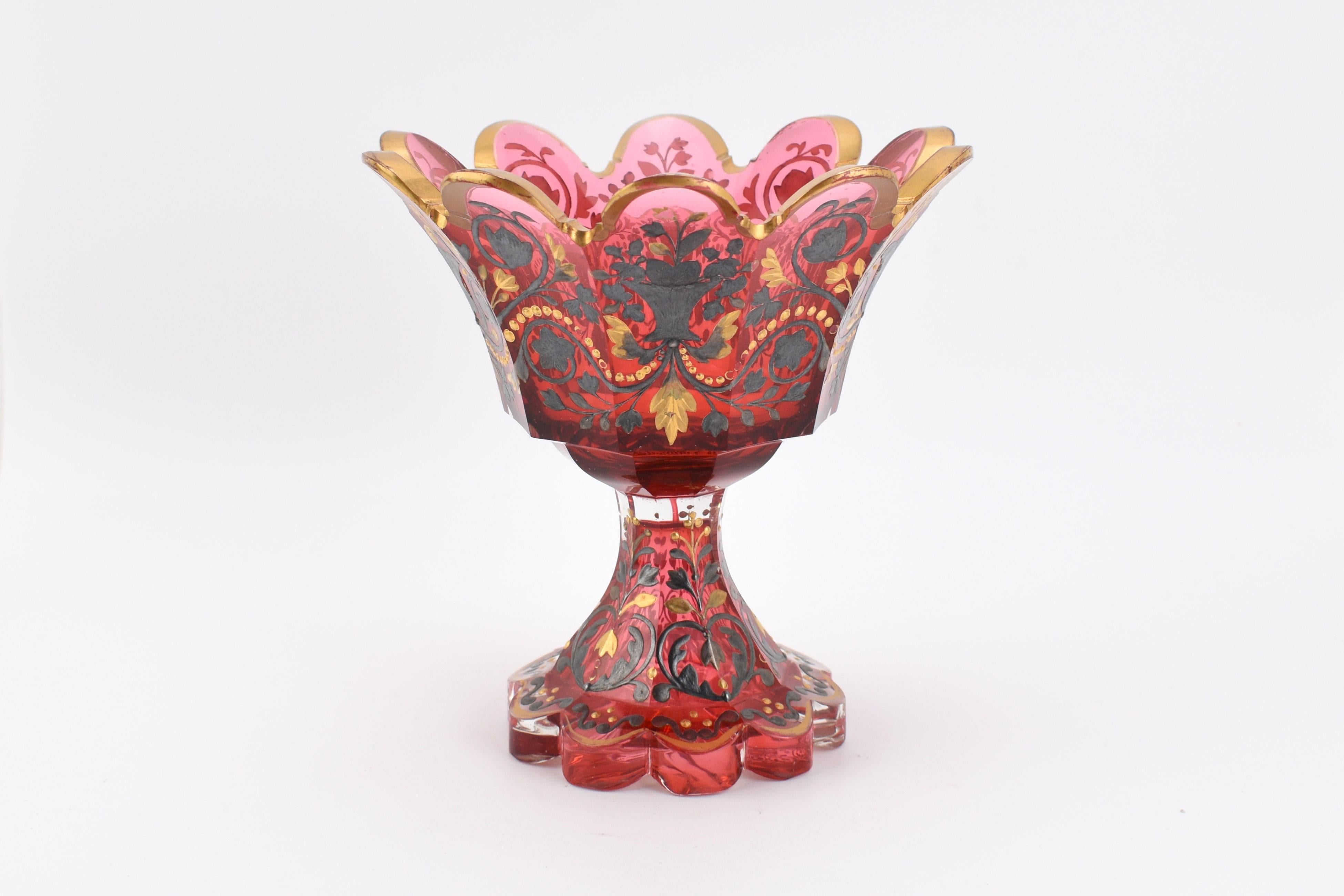 ANTIQUE BOHEMIAN MOSER CRANBERRY GLASS CENTERPIECE, 19. Jahrhundert (Silber) im Angebot