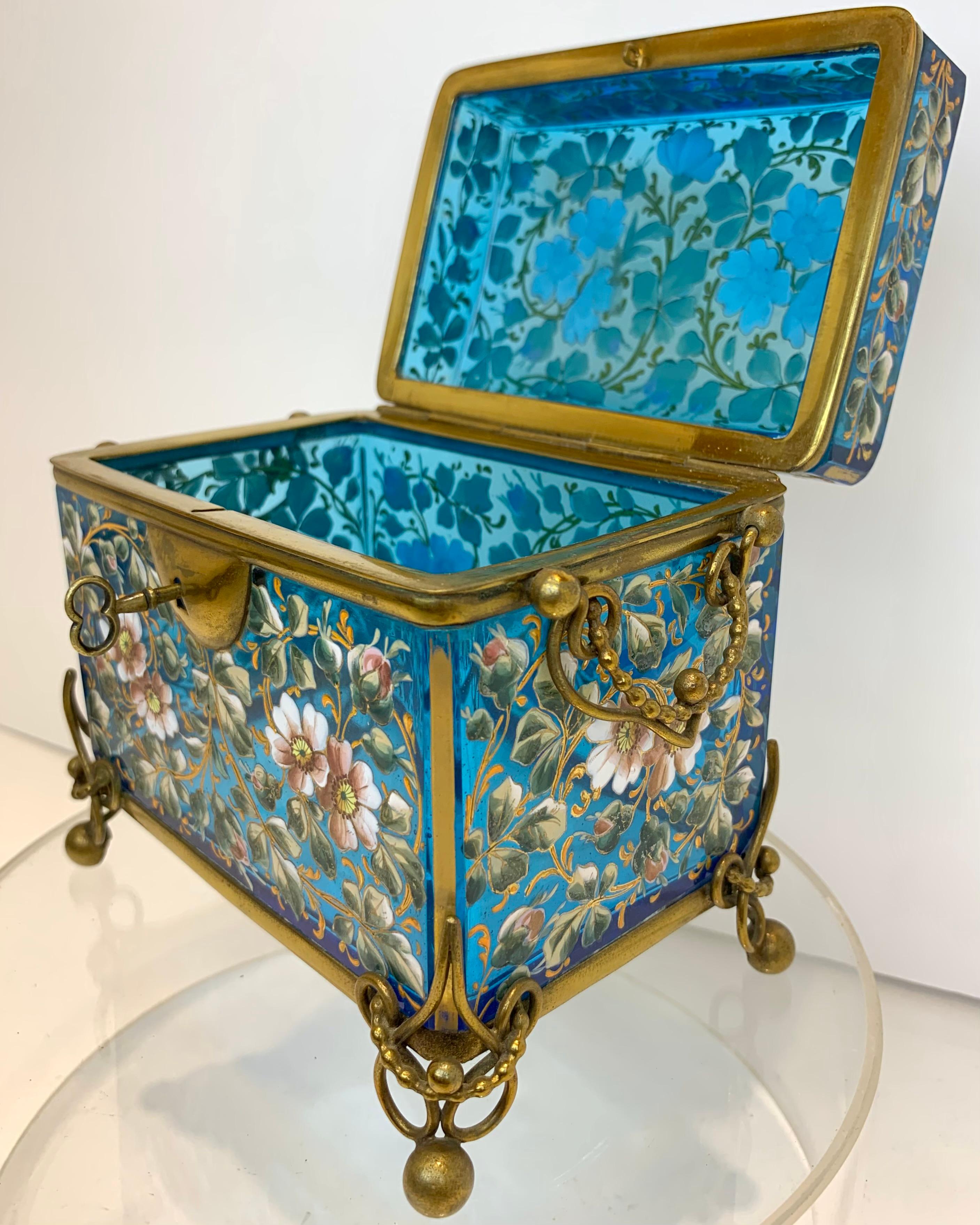 XIXe siècle Ancienne boîte à bijoux en verre émaillé de Moser, 19e siècle en vente