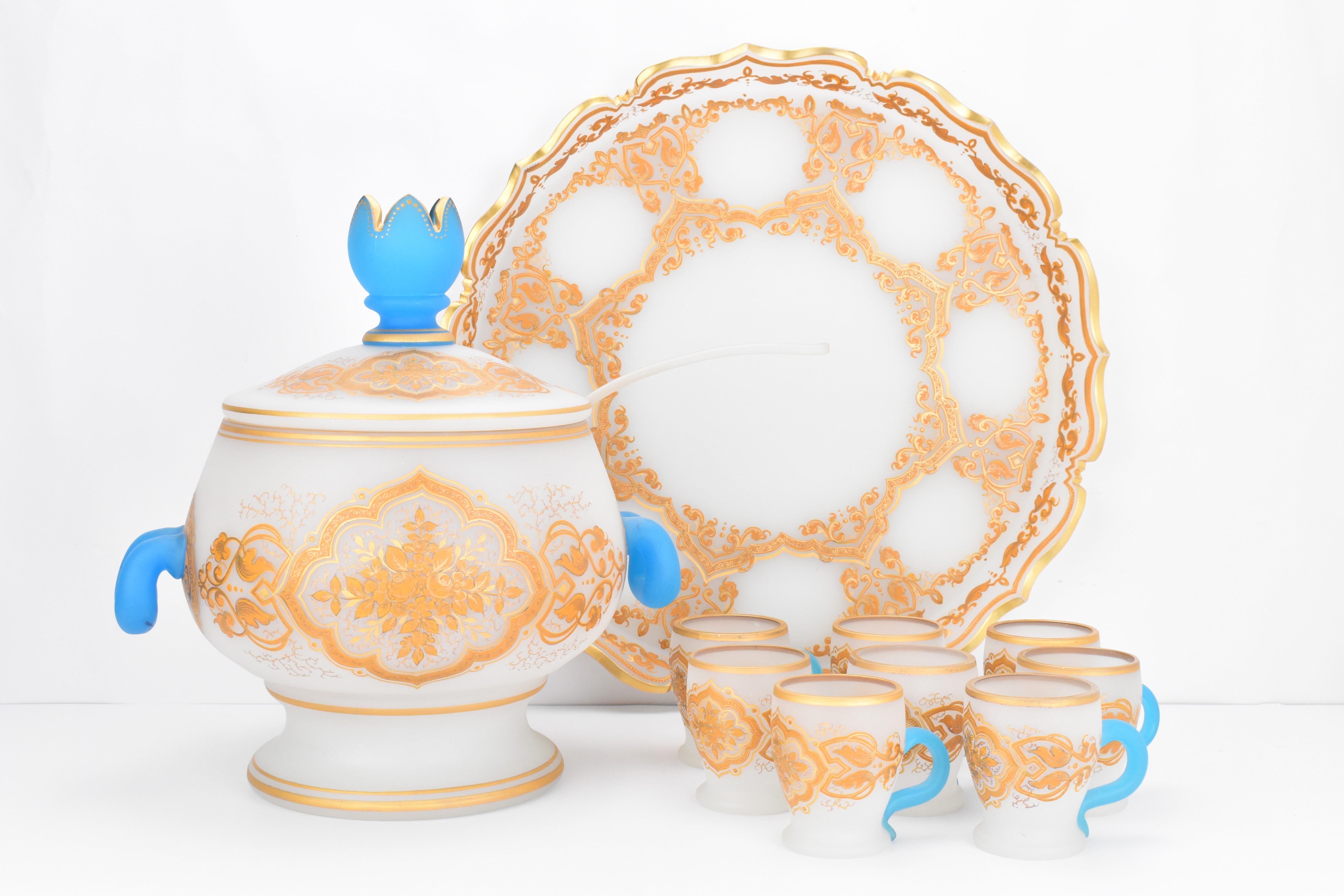 Ensemble de punchs bohème antique en verre dépoli opalin Moser, 19ème siècle en vente 4