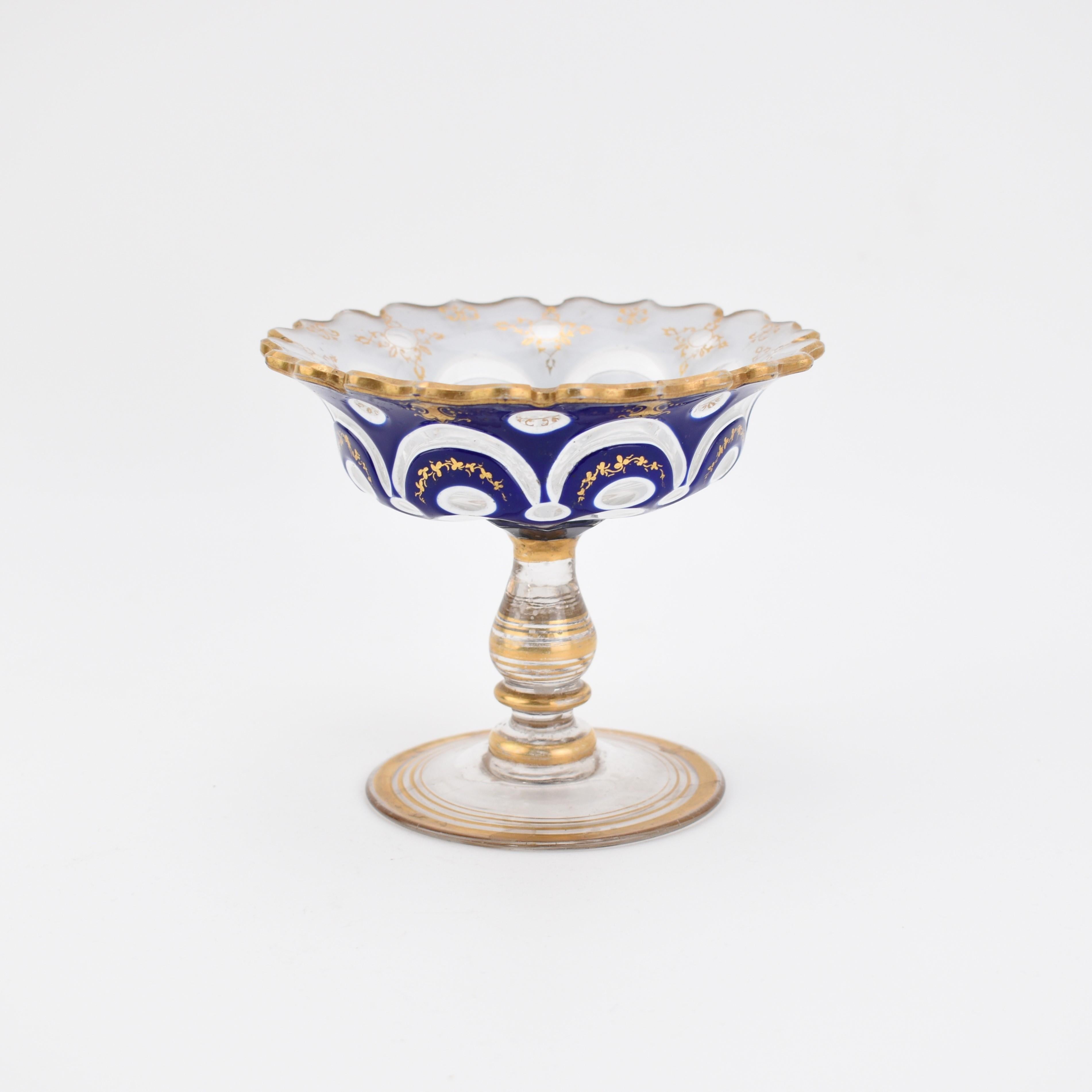ANTIGUO COPA TAZZA BOHEMIANA DE VIDRIO SOBRESALIENTE, SIGLO XIX Dorado en venta
