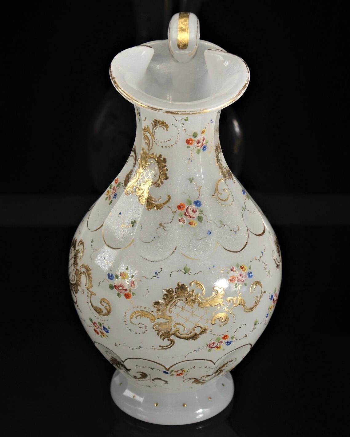 Pichet en verre opalin de Bohème, Pichet, 19ème siècle, Moser, Biedermeier  Bon état - En vente à Rostock, MV