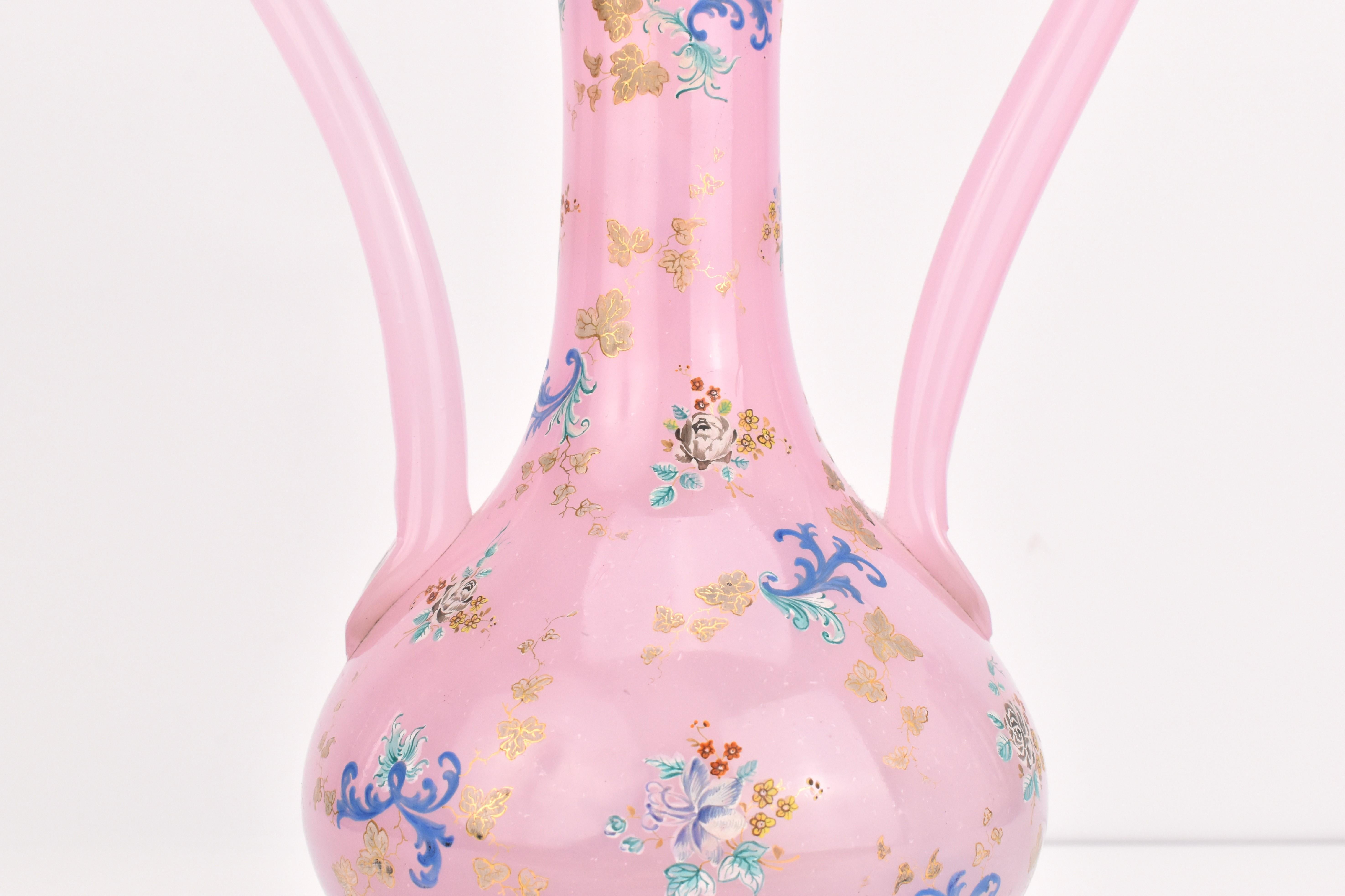 XIXe siècle Vase ancien en verre émaillé Opaline Moser de Bohème, 19ème siècle en vente
