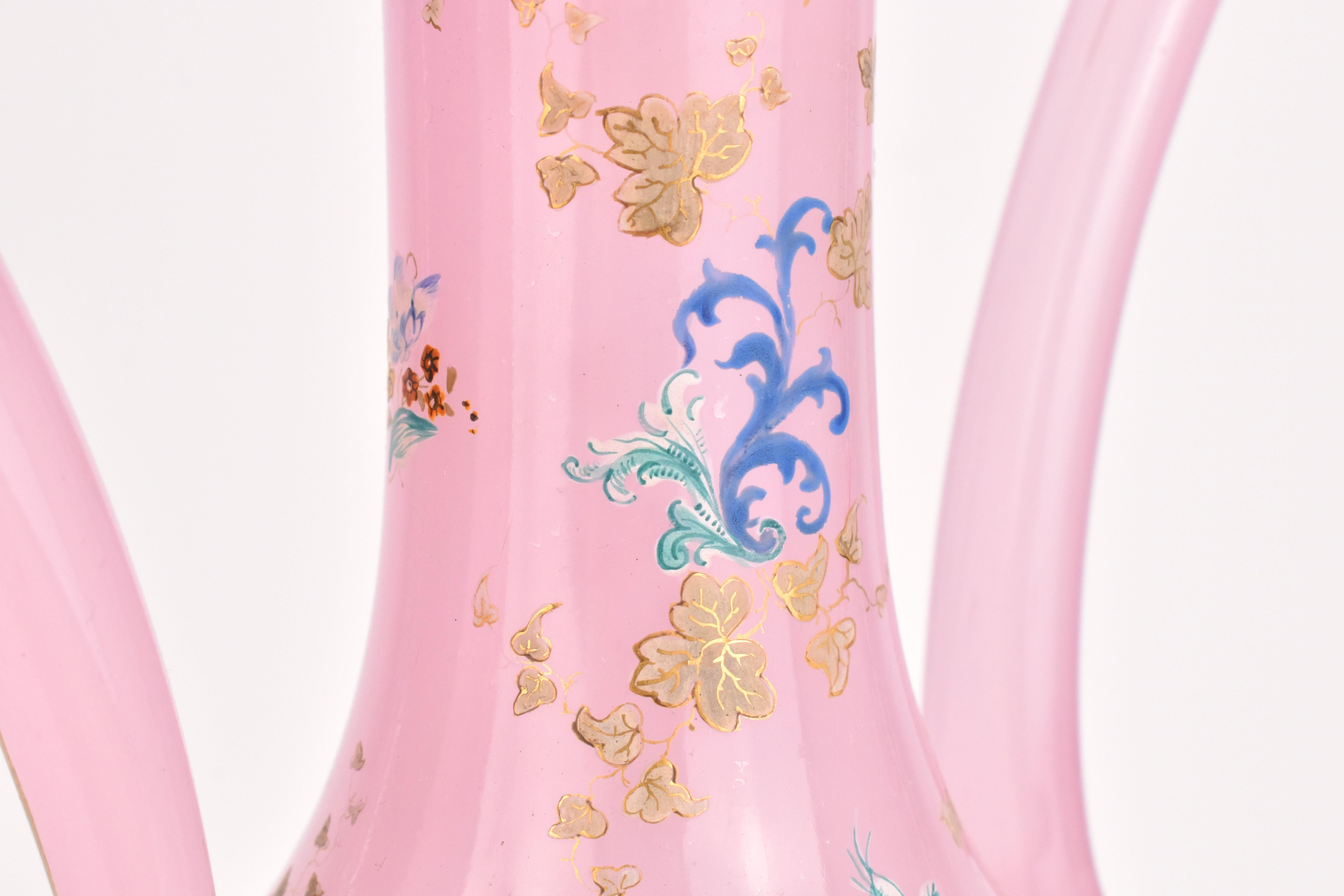 Vase ancien en verre émaillé Opaline Moser de Bohème, 19ème siècle en vente 2