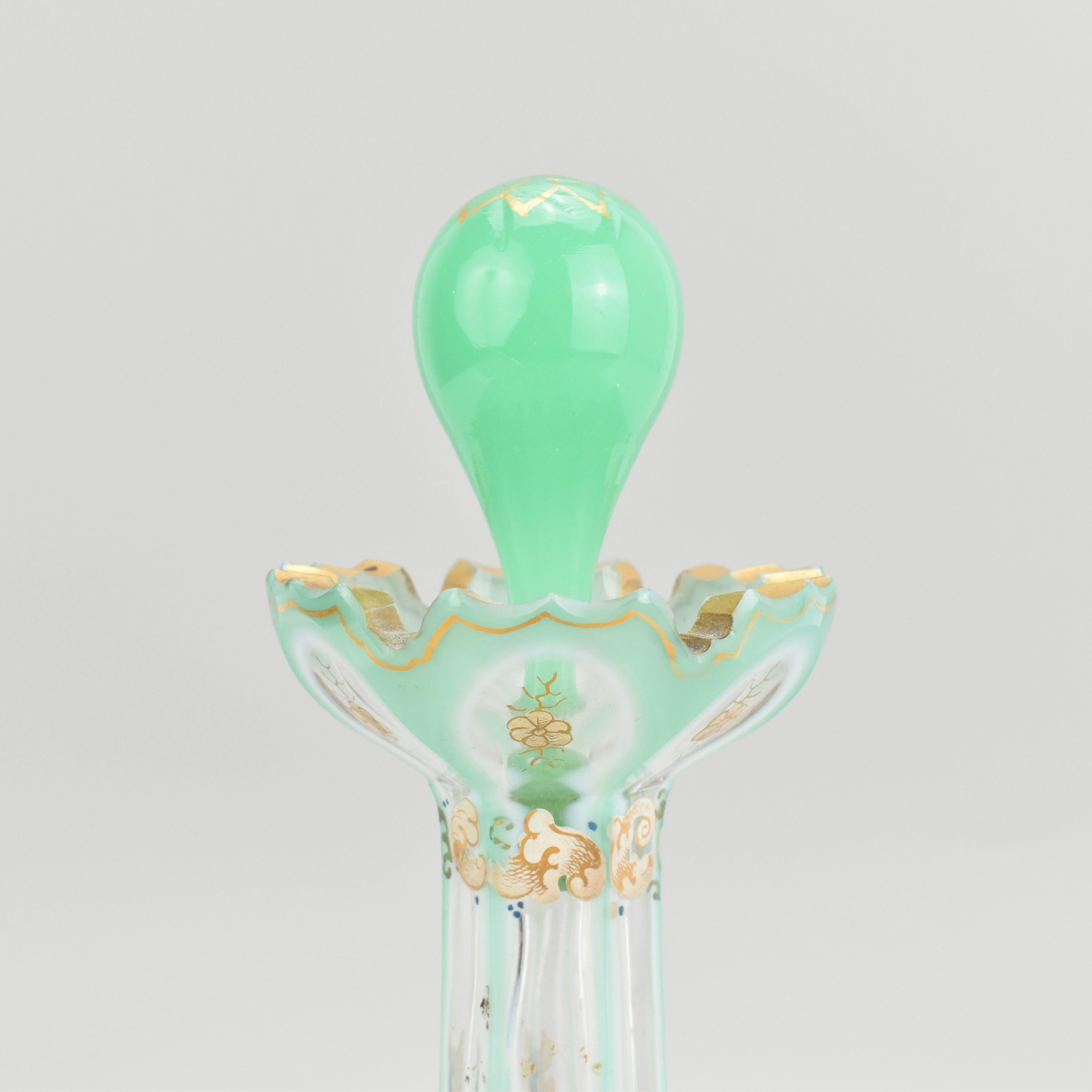 Flacon de parfum de Bohème antique Biedermeier en verre émaillé incrusté, 19ème siècle en vente 2