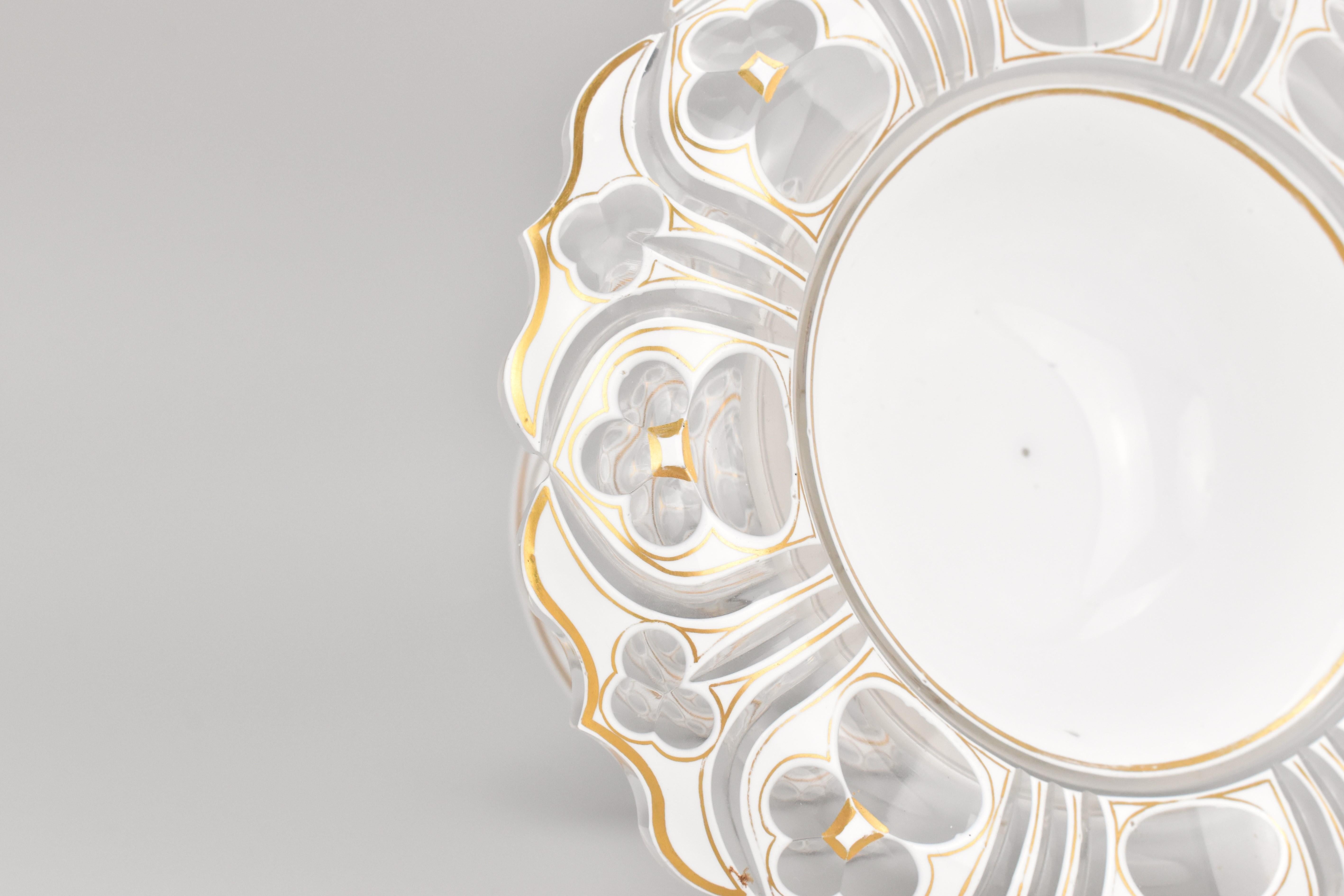 Antiguo Centro de Mesa Tazón Tazza de Vidrio Superpuesto de Bohemia, Siglo XIX en venta 2