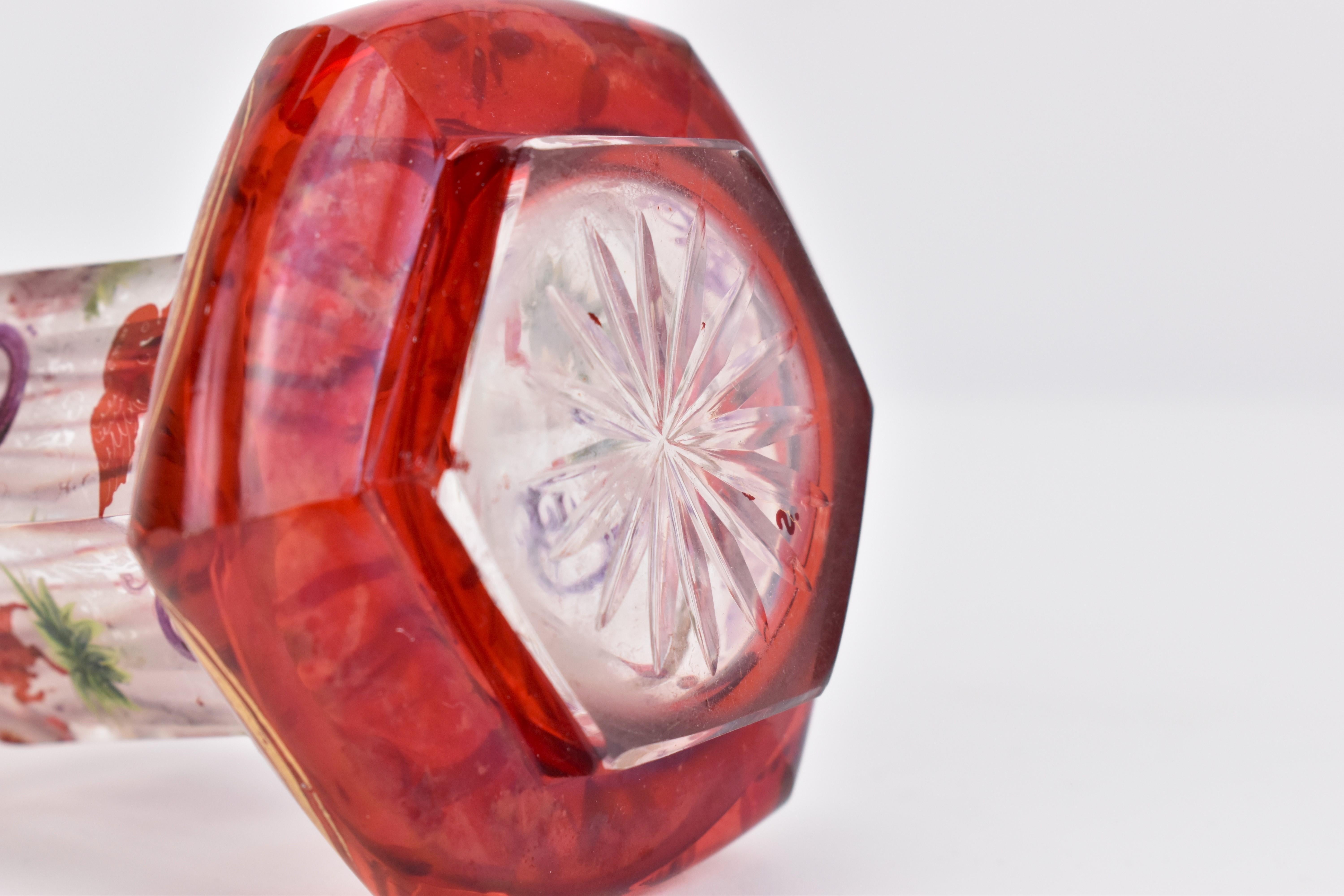 Antica bottiglia di profumo in vetro smaltato rosso rubino con sovrapposizione boema, XIX secolo in vendita 1