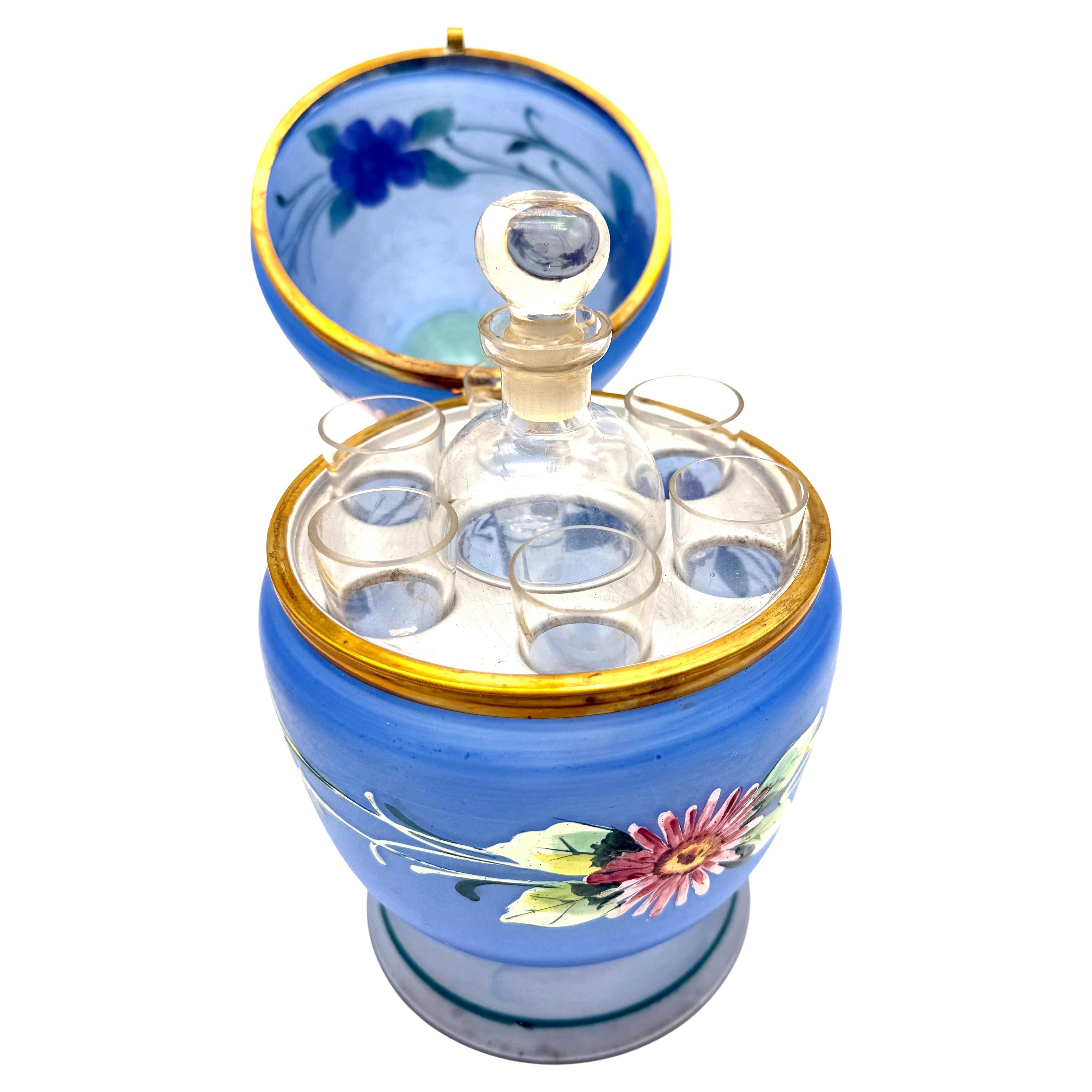 Antico decanter a forma di uovo di Pasqua in vetro blu dipinto di Boemia con 6 bicchieri