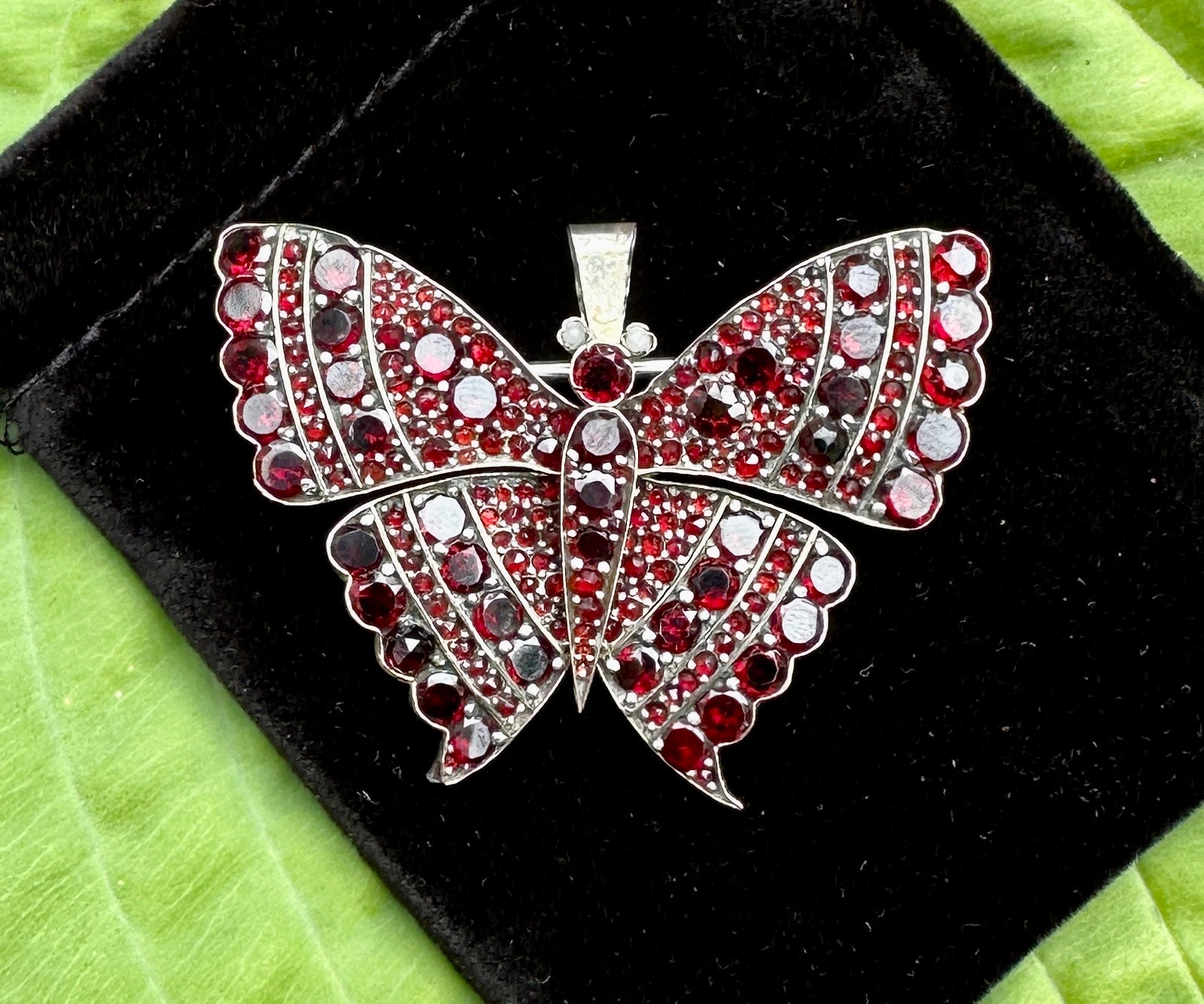 This is an absolutely wonderful and rare antique Art Nouveau - Art Deco Butterfly Insect Pendant Necklace or Brooch Pin set with magnificent flat cut Bohemian Garnet gems and Pearls in Silver.  The stunning three dimensional butterfly insect is set
