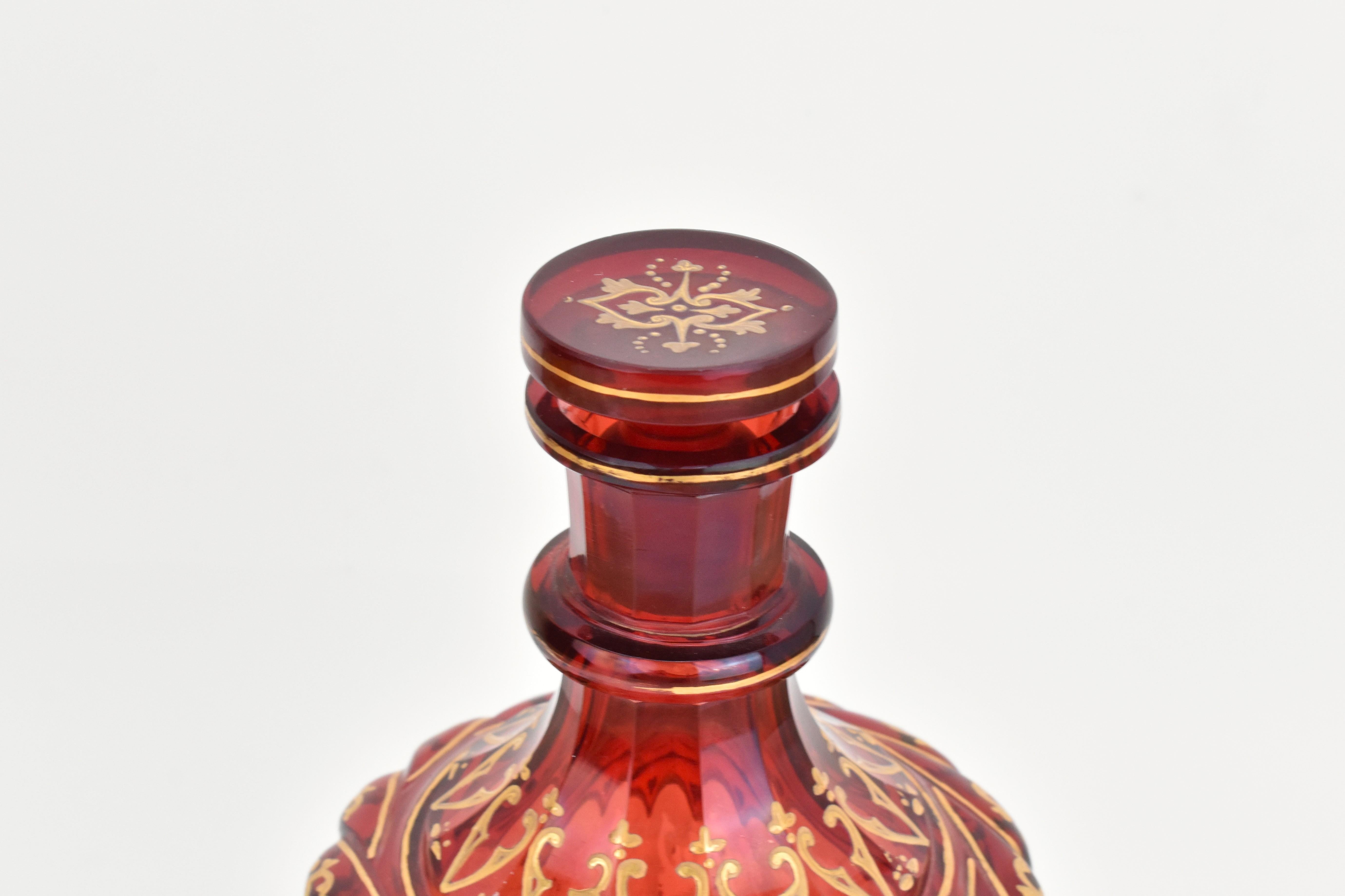 Antiguo Decantador Bohemio de Botella de Vidrio Esmaltado Rojo Rubí, Siglo XIX en venta 3