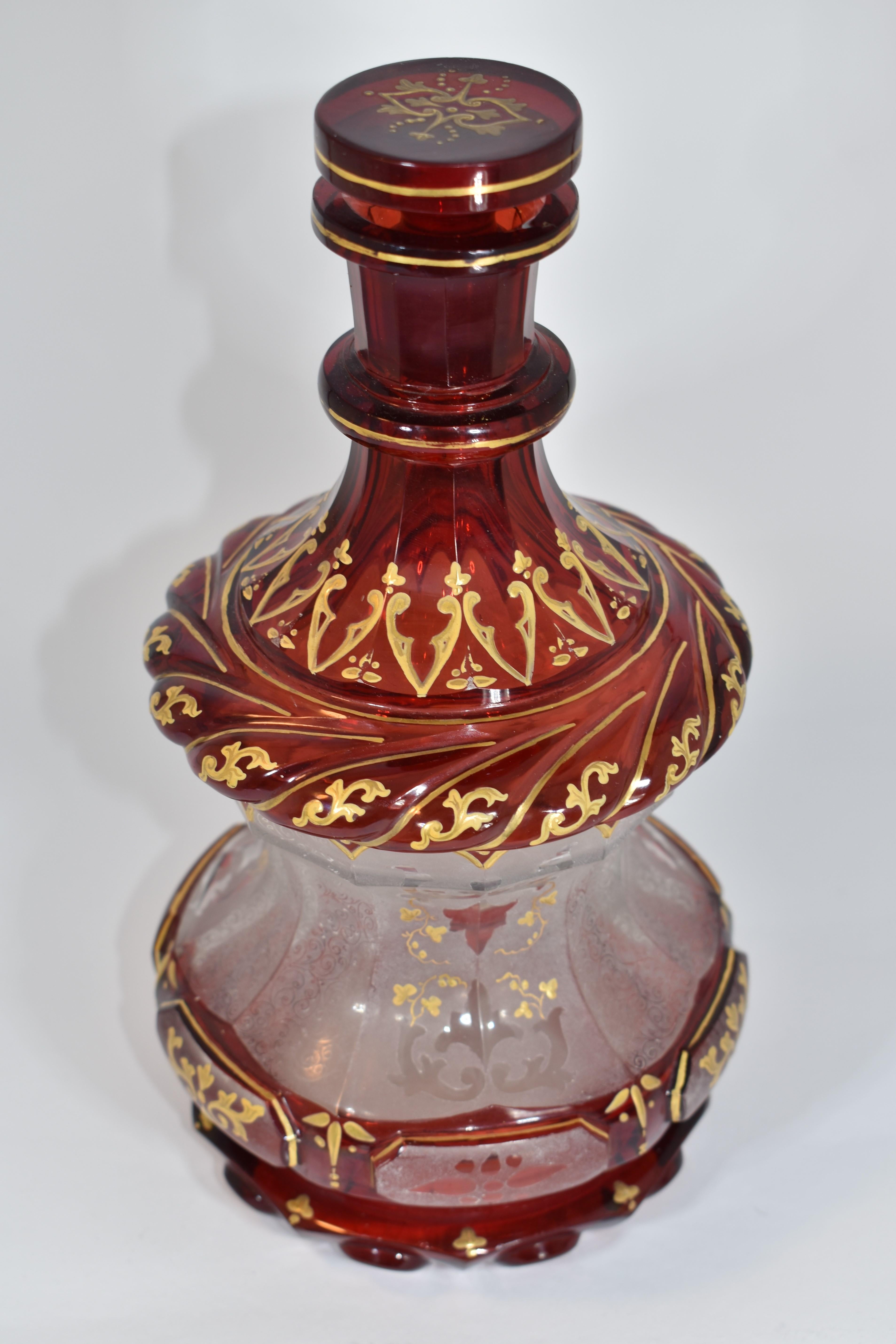 Antike böhmische Rubinrote emaillierte Glasflasche, 19. Jahrhundert (Emailliert) im Angebot