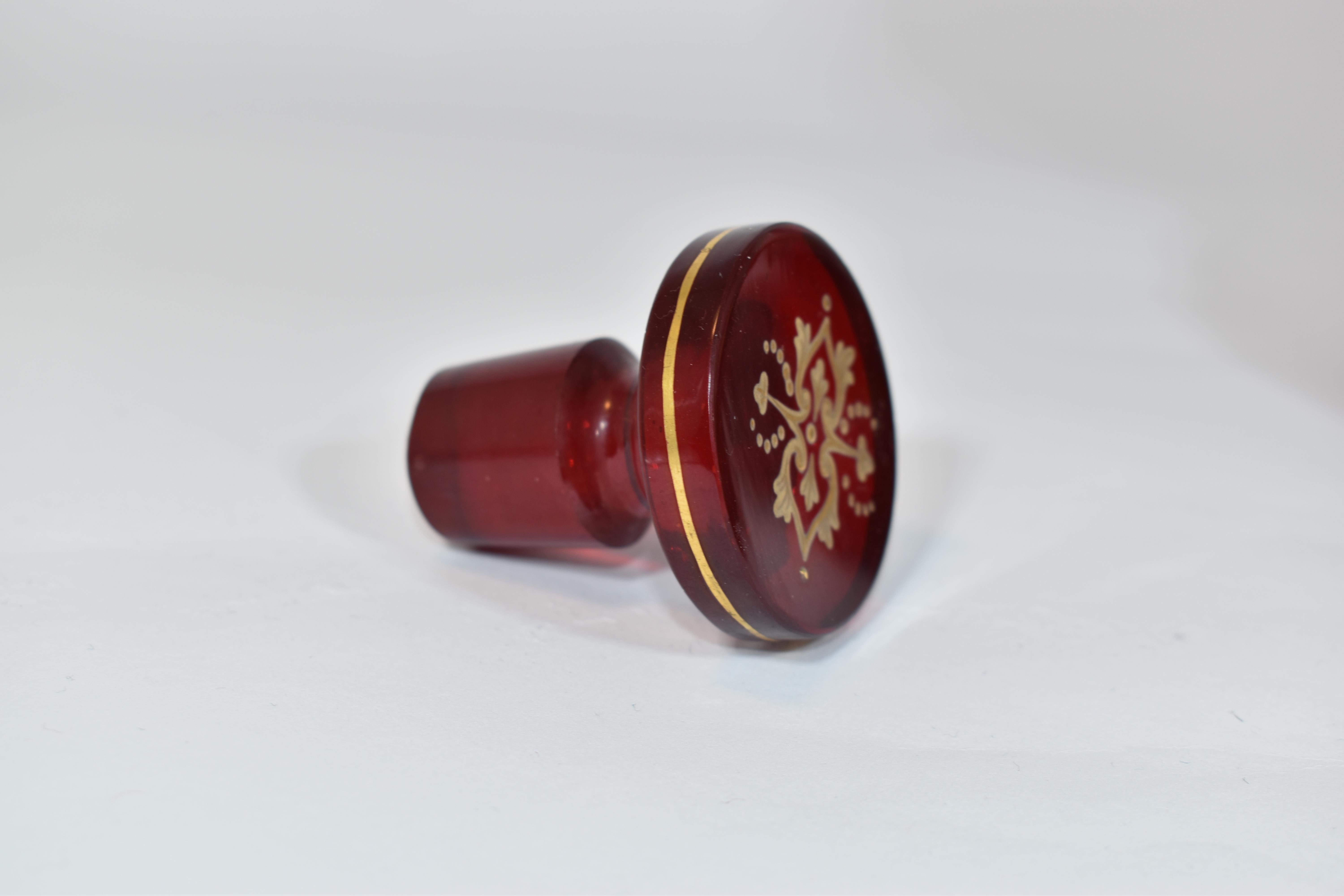 Antike böhmische Rubinrote emaillierte Glasflasche, 19. Jahrhundert im Angebot 4