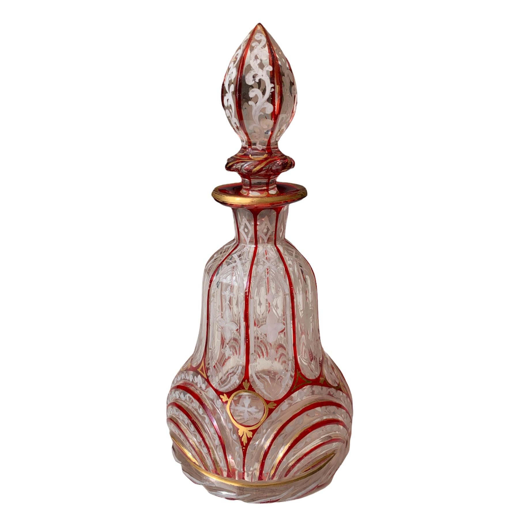 Européen Bouteille de parfum bohème ancienne en verre émaillé rouge rubis, 19ème siècle en vente
