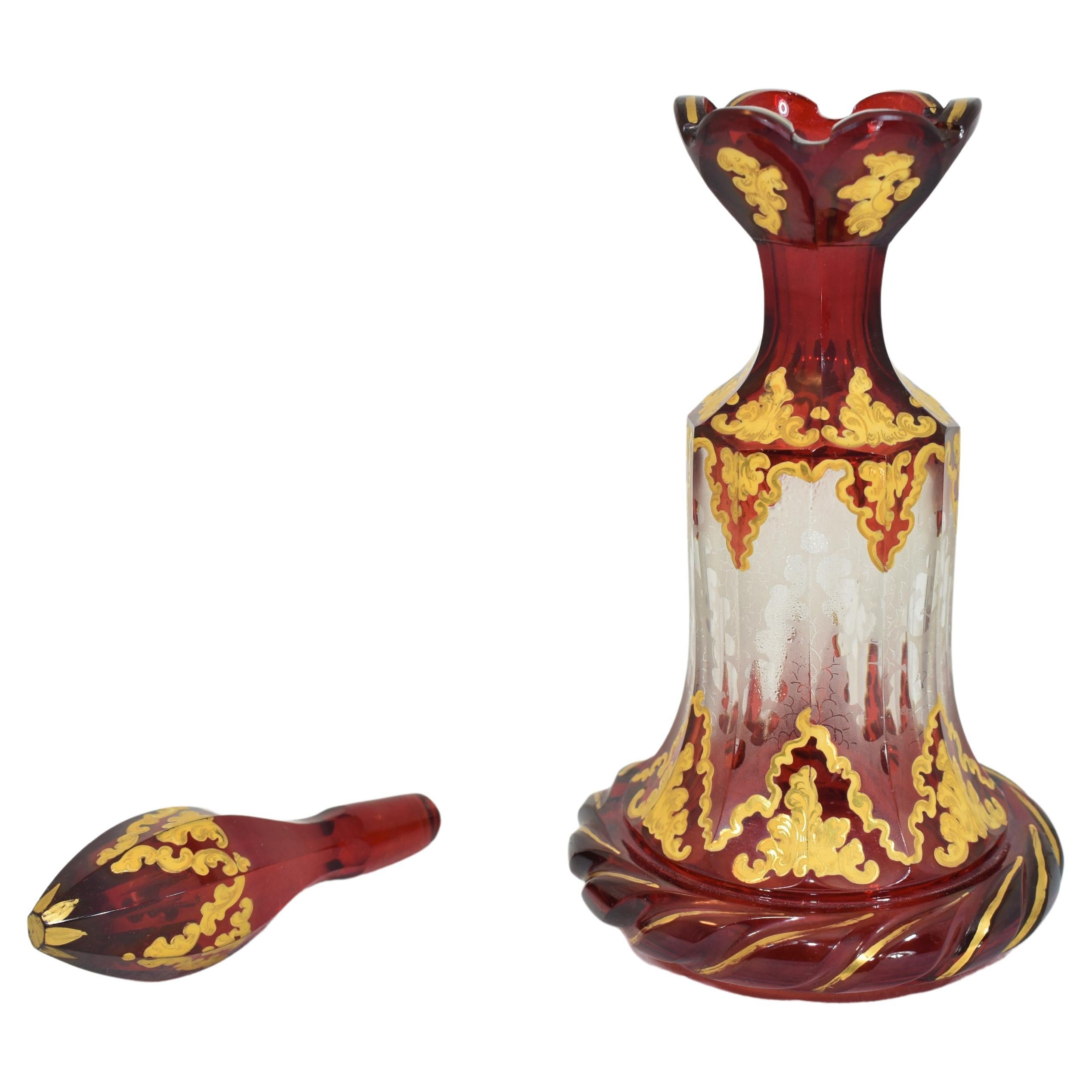 XIXe siècle Bouteille de parfum bohème ancienne en verre émaillé rouge rubis, 19ème siècle en vente