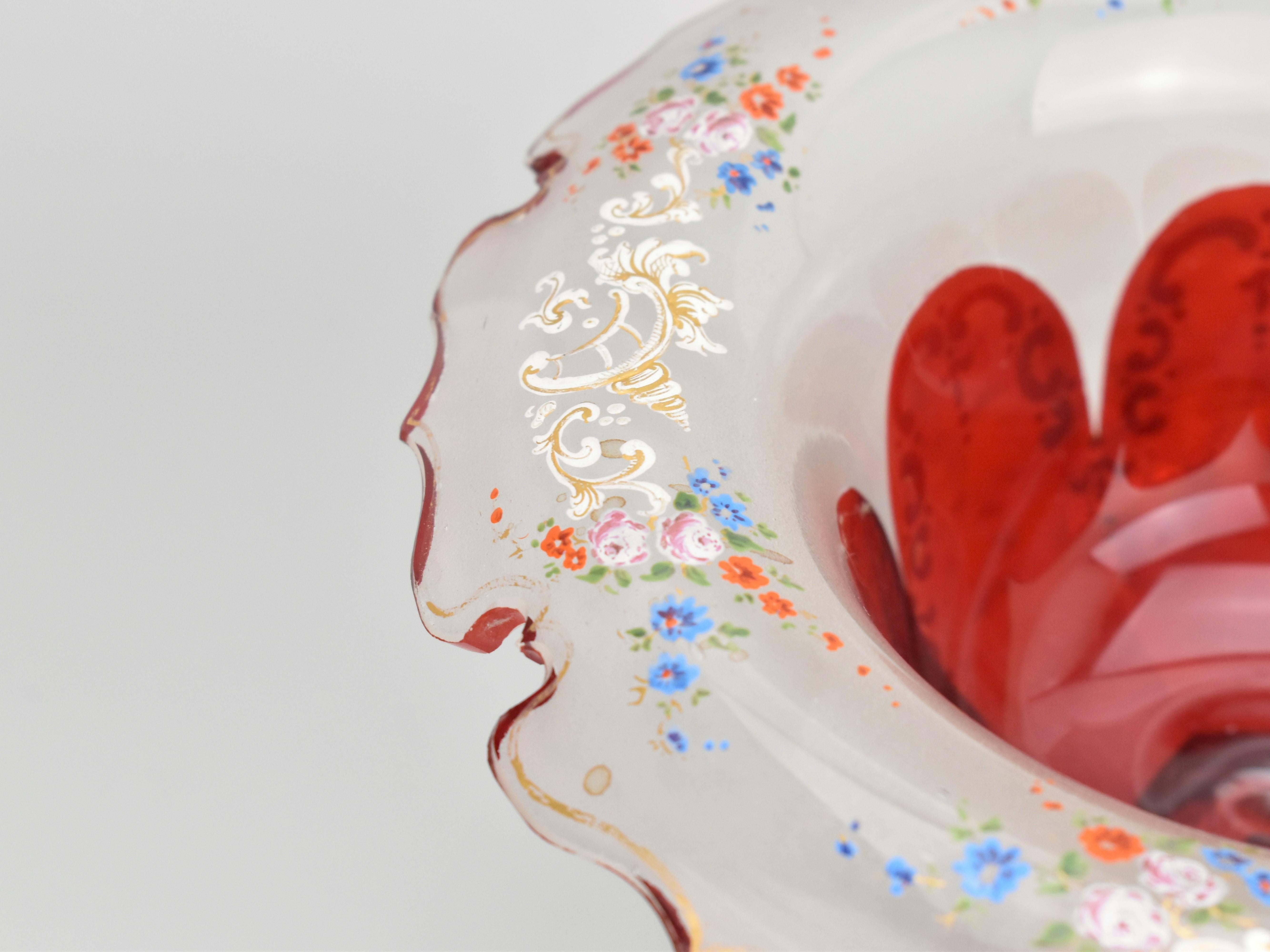 Antiguo cuenco de cristal esmaltado rojo rubí de Bohemia Moser, Siglo XIX Vidrio en venta