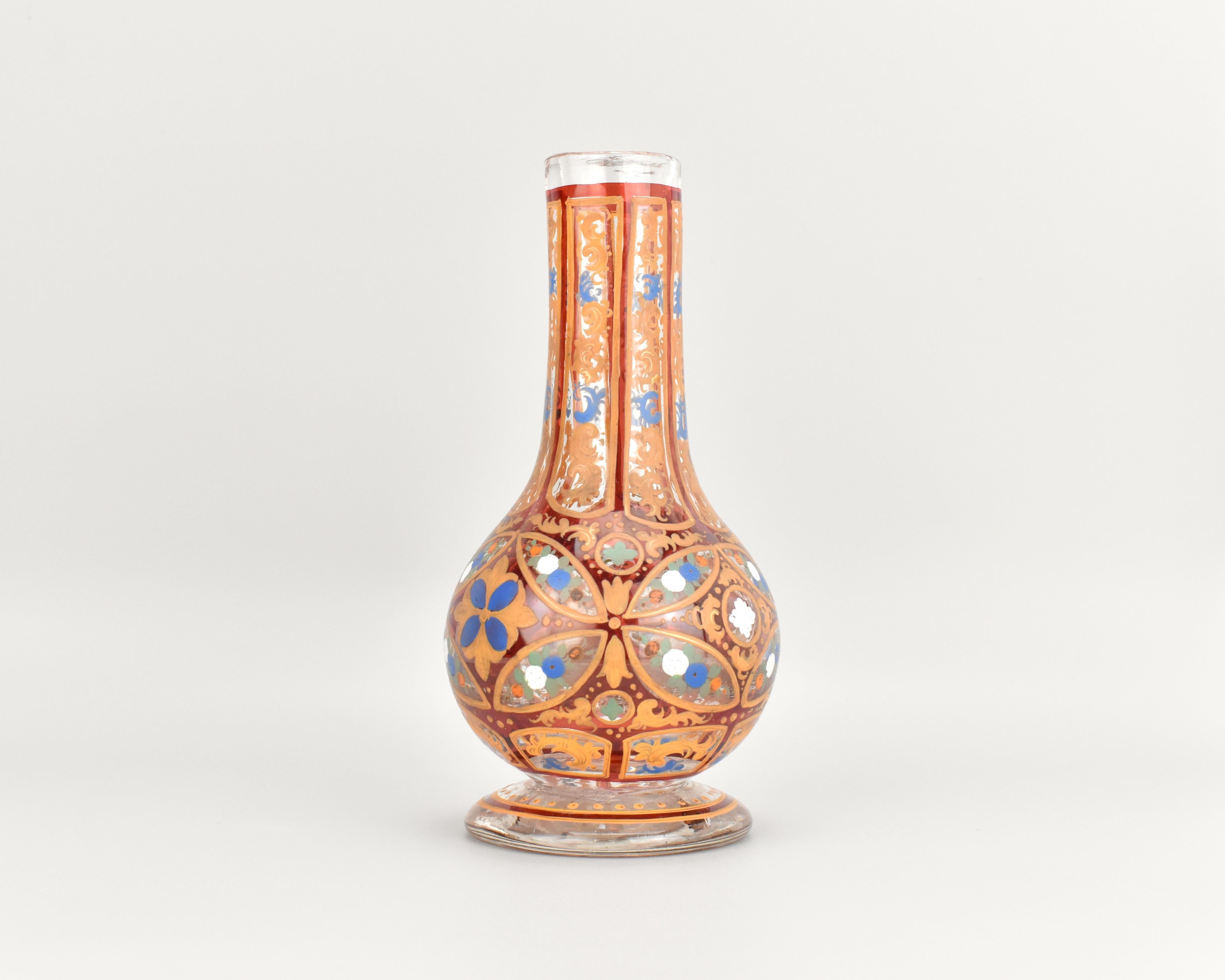Antigua base para narguile de vidrio soplado a mano de color rubí y transparente - Vidrio de Bohemia para el mercado persa u otomano, Siglo XIX

Esta magnífica base de narguile de cristal soplado a mano fue fabricada por vidrieros bohemios del siglo