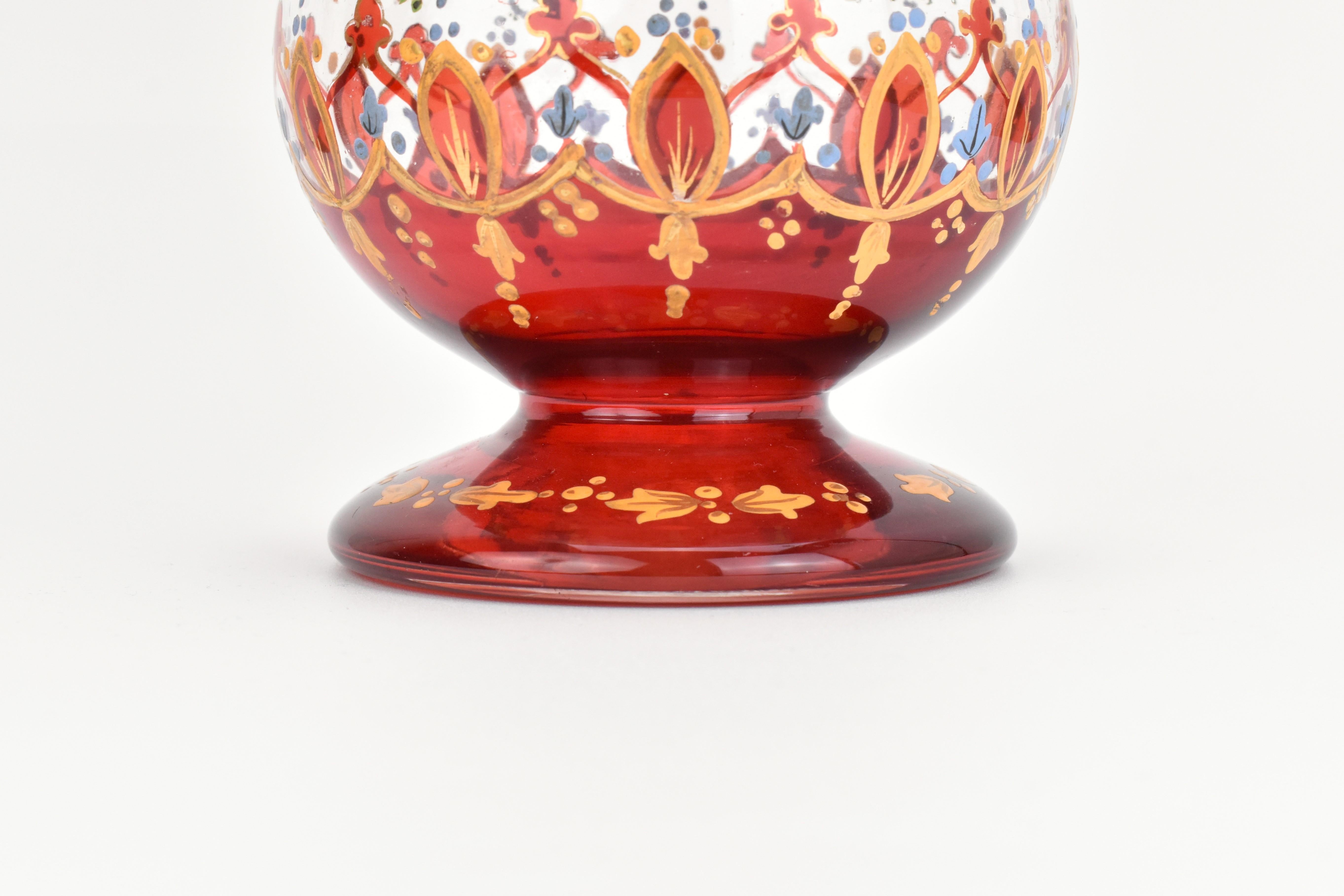 Antiguo Jarrón de Bohemia de Vidrio Esmaltado Rojo Rubí, Base de Hookah, Siglo XIX en Bueno estado para la venta en Rostock, MV