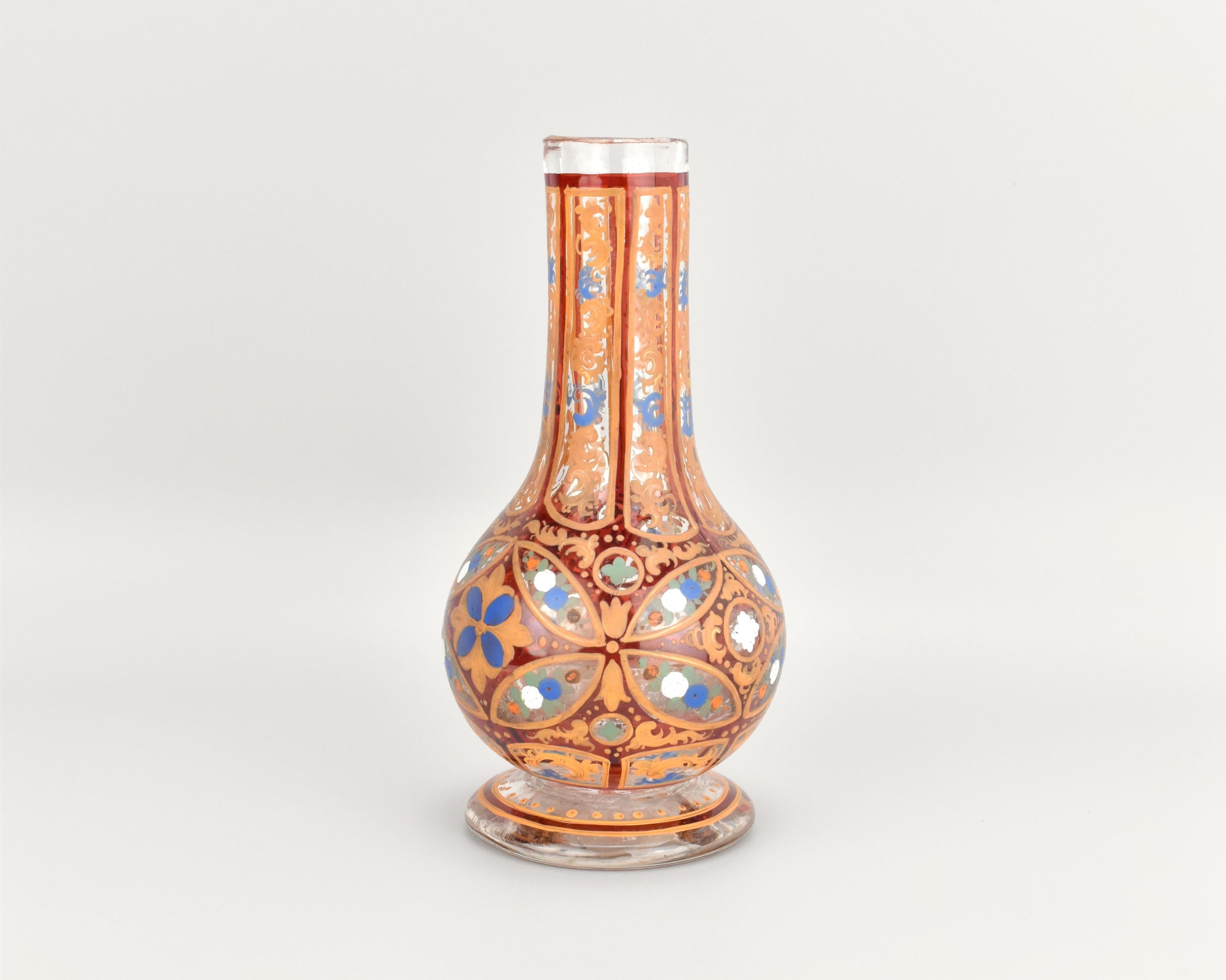 Antiguo Jarrón de Bohemia de Vidrio Esmaltado Rojo Rubí, Base de Hookah, Siglo XIX en Bueno estado para la venta en Rostock, MV