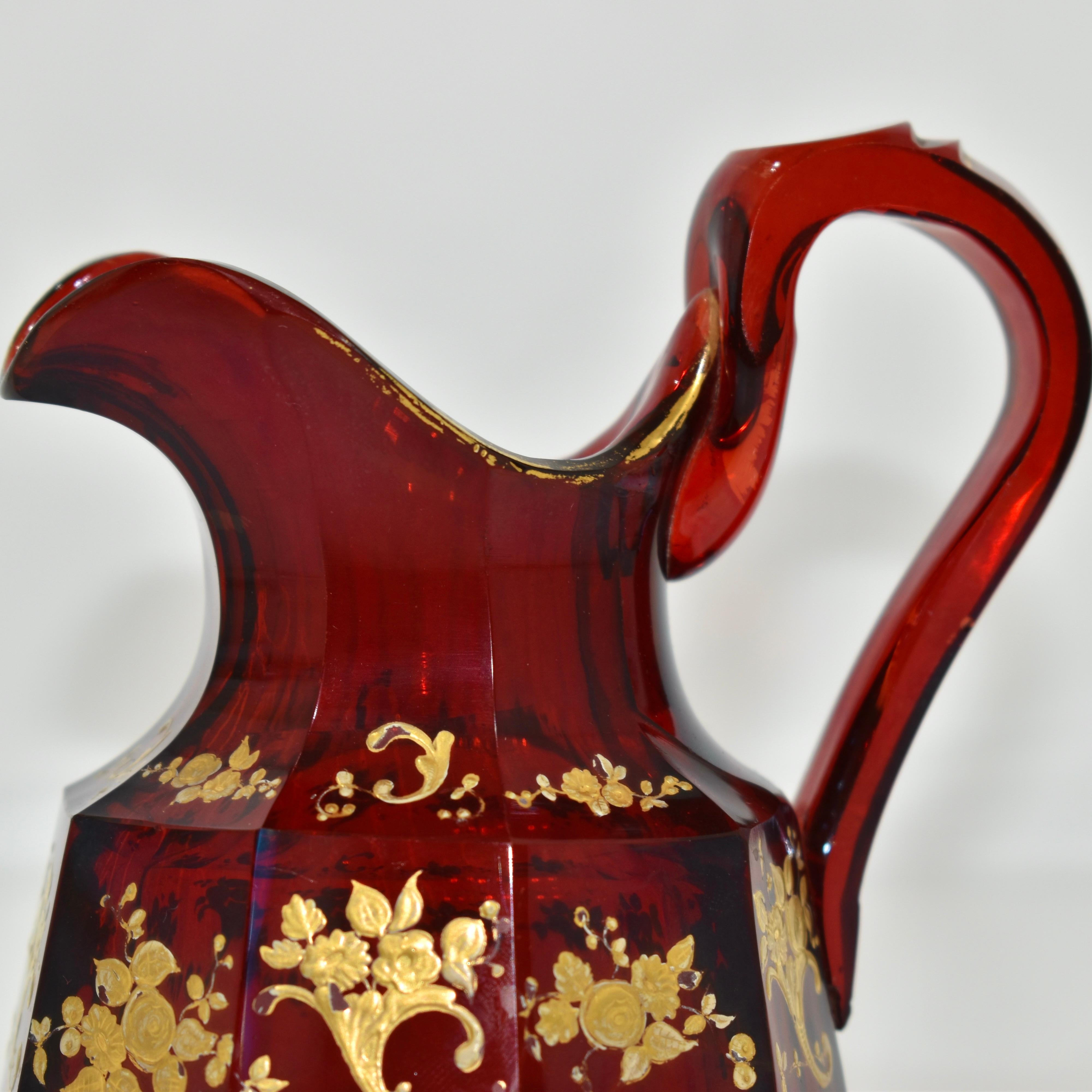 Antiker böhmischer Rubinroter emaillierter Glaskrug, Krug, 19. Jahrhundert im Angebot 1
