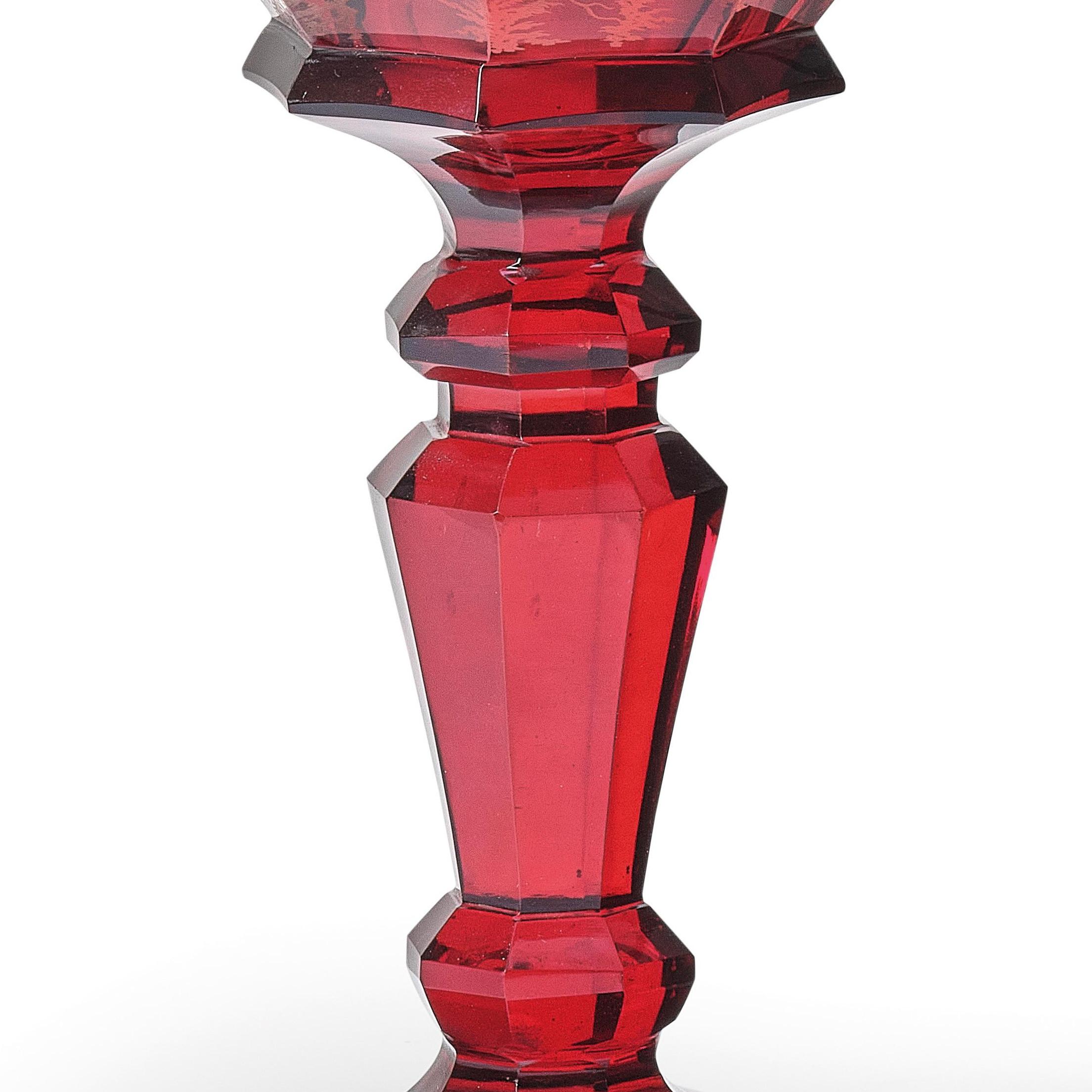 Gravé Antique gobelet de Bohème en verre gravé rouge rubis, daté de 1852 en vente