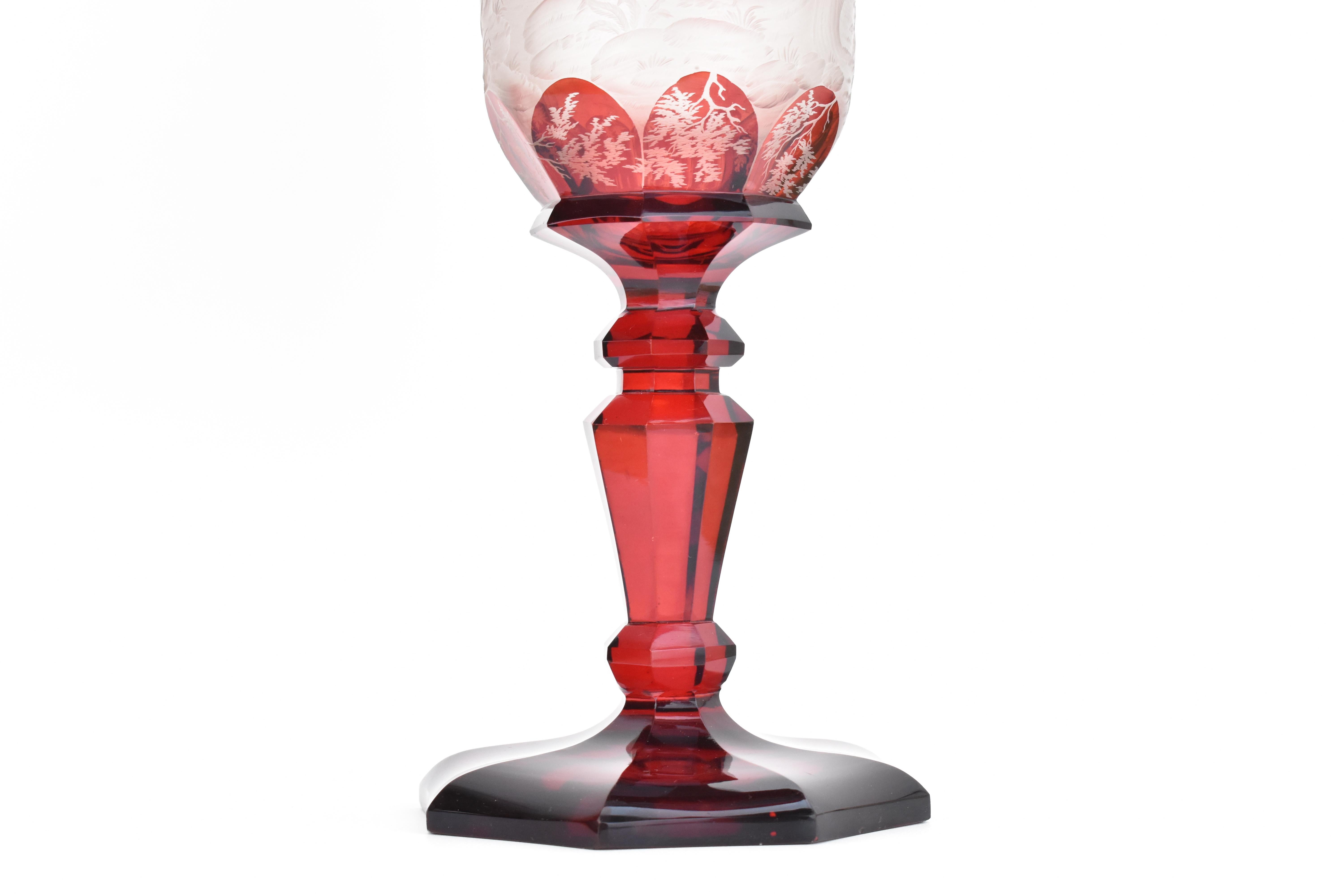 Inciso Antico calice di cristallo inciso rosso rubino di Boemia, 1852 in vendita