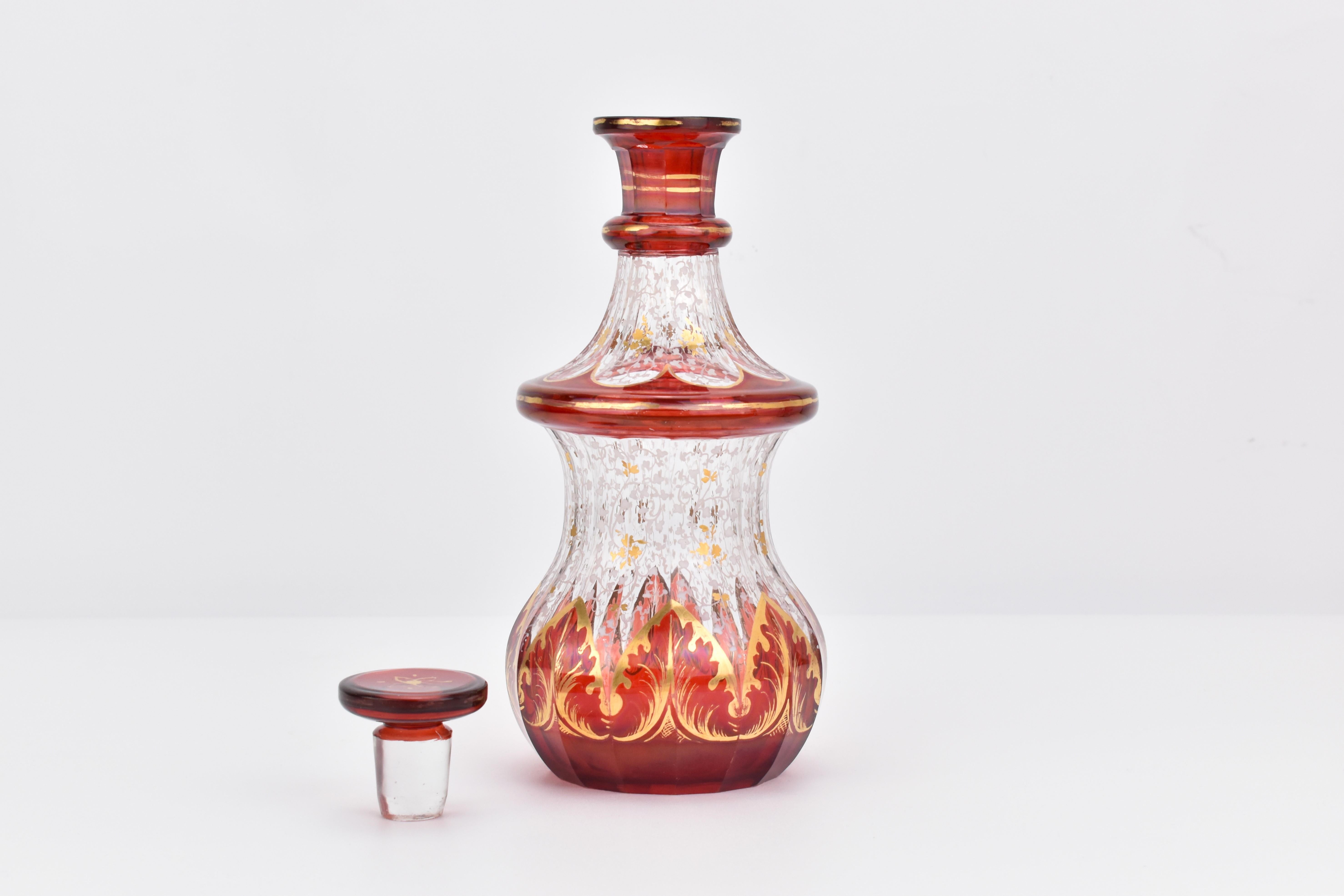 Antico decanter in vetro con sovrapposizione dorata rosso rubino di Boemia, flacone, XIX secolo in vendita 2