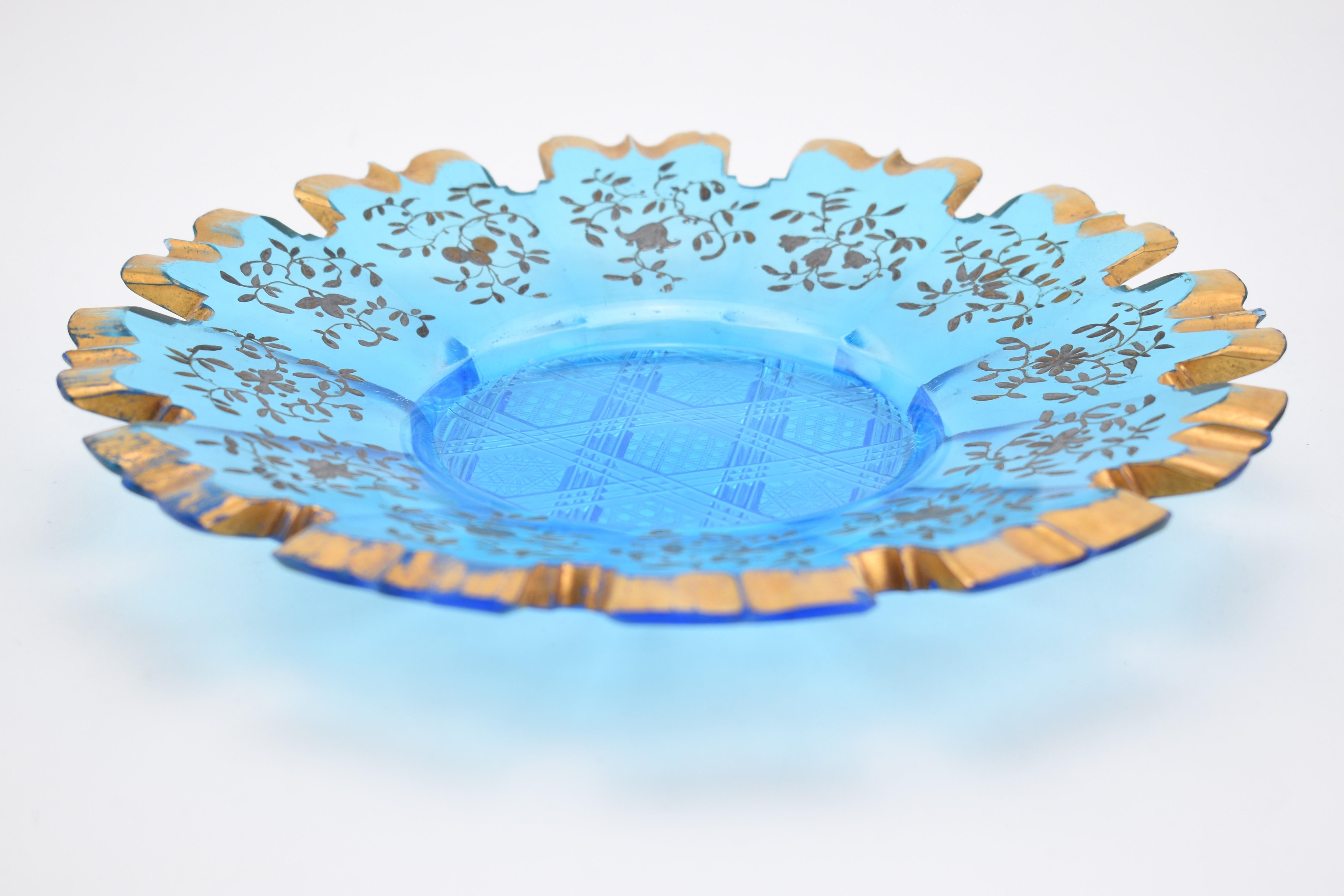 Émaillé Ancienne plaque de verre de Bohème en cristal doré émaillé turquoise, 19ème siècle en vente