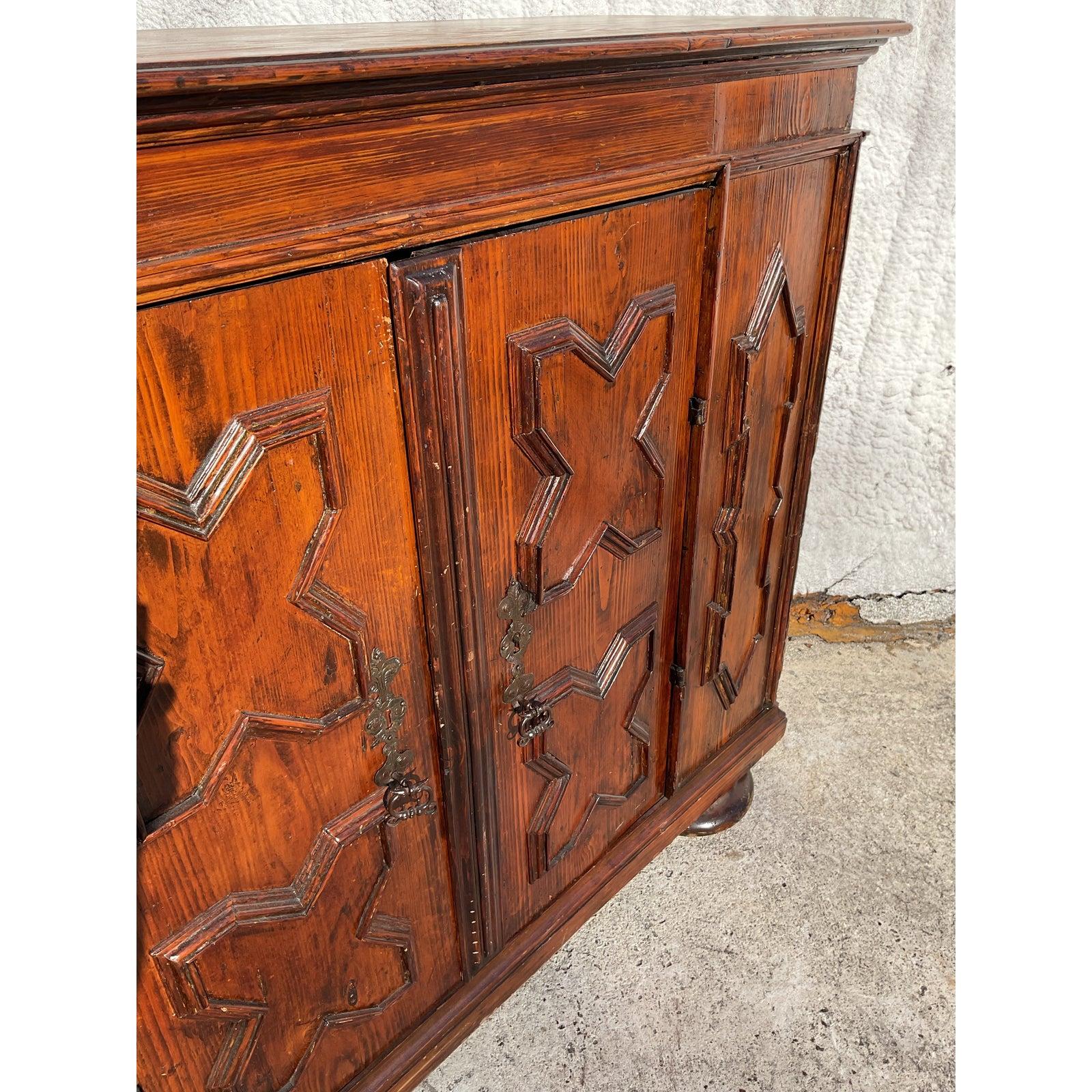 Ancienne armoire Boho du 19ème siècle en bois sculpté en vente 3