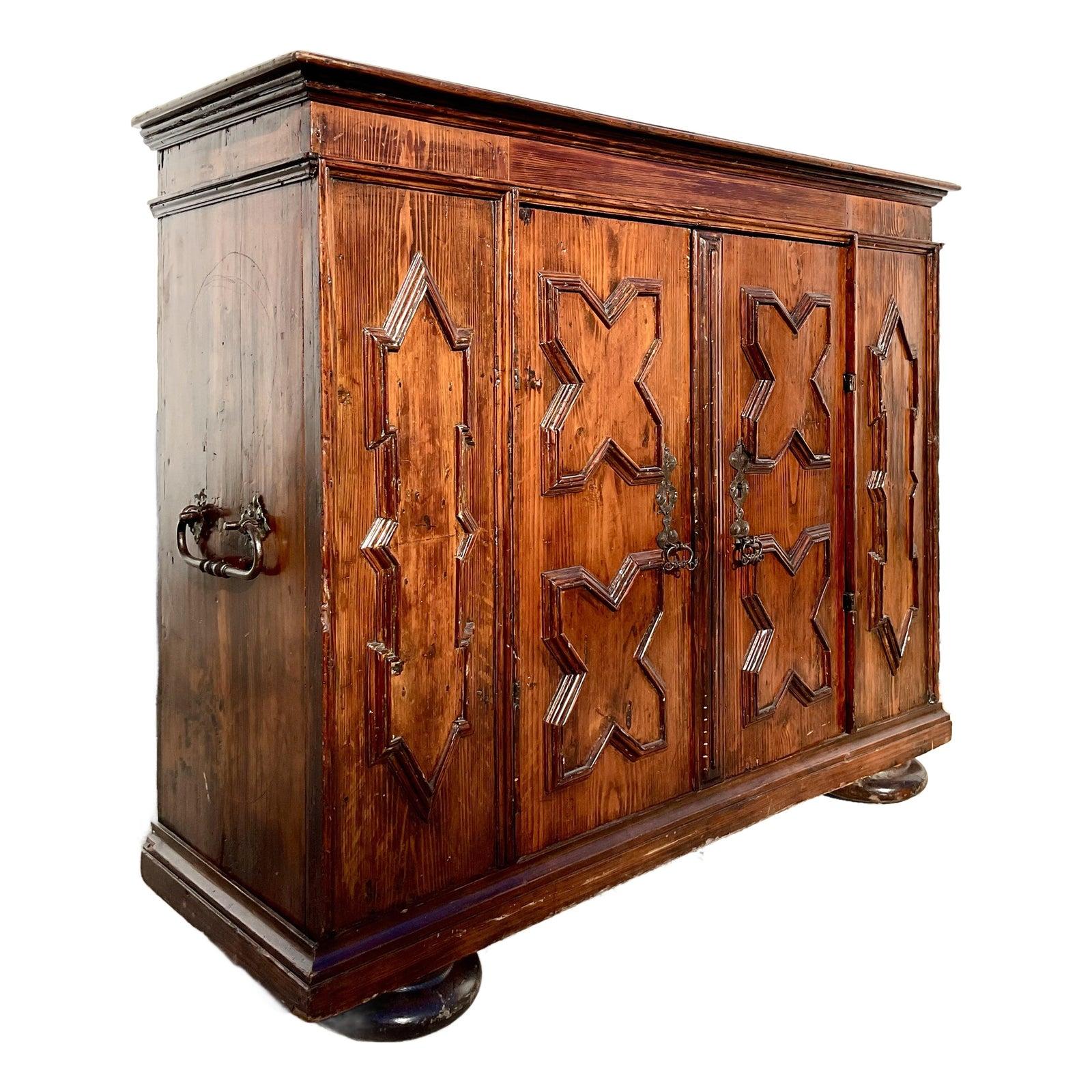 Ancienne armoire Boho du 19ème siècle en bois sculpté en vente 4