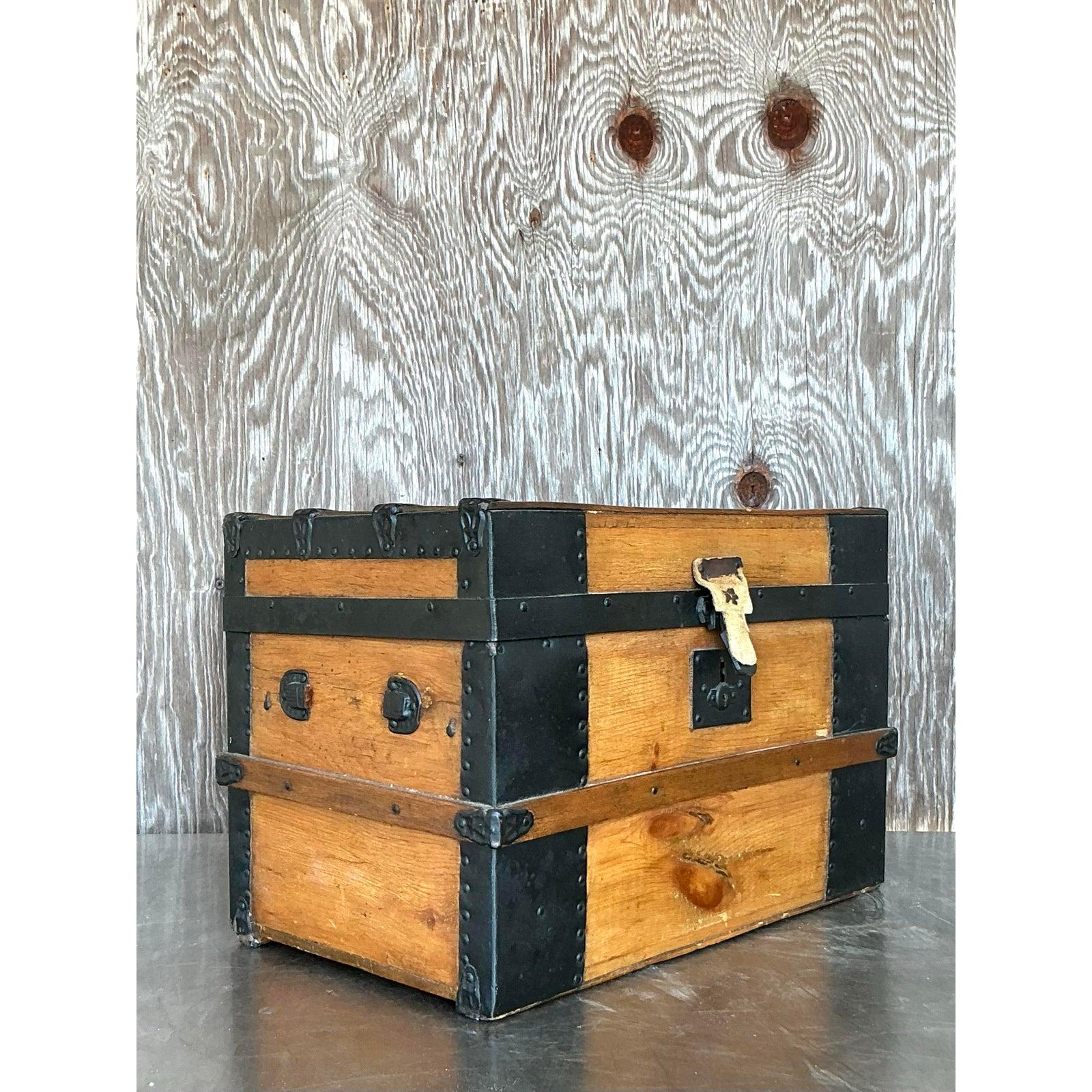 Ancienne malle de voyage Boho du 19ème siècle en vente 1