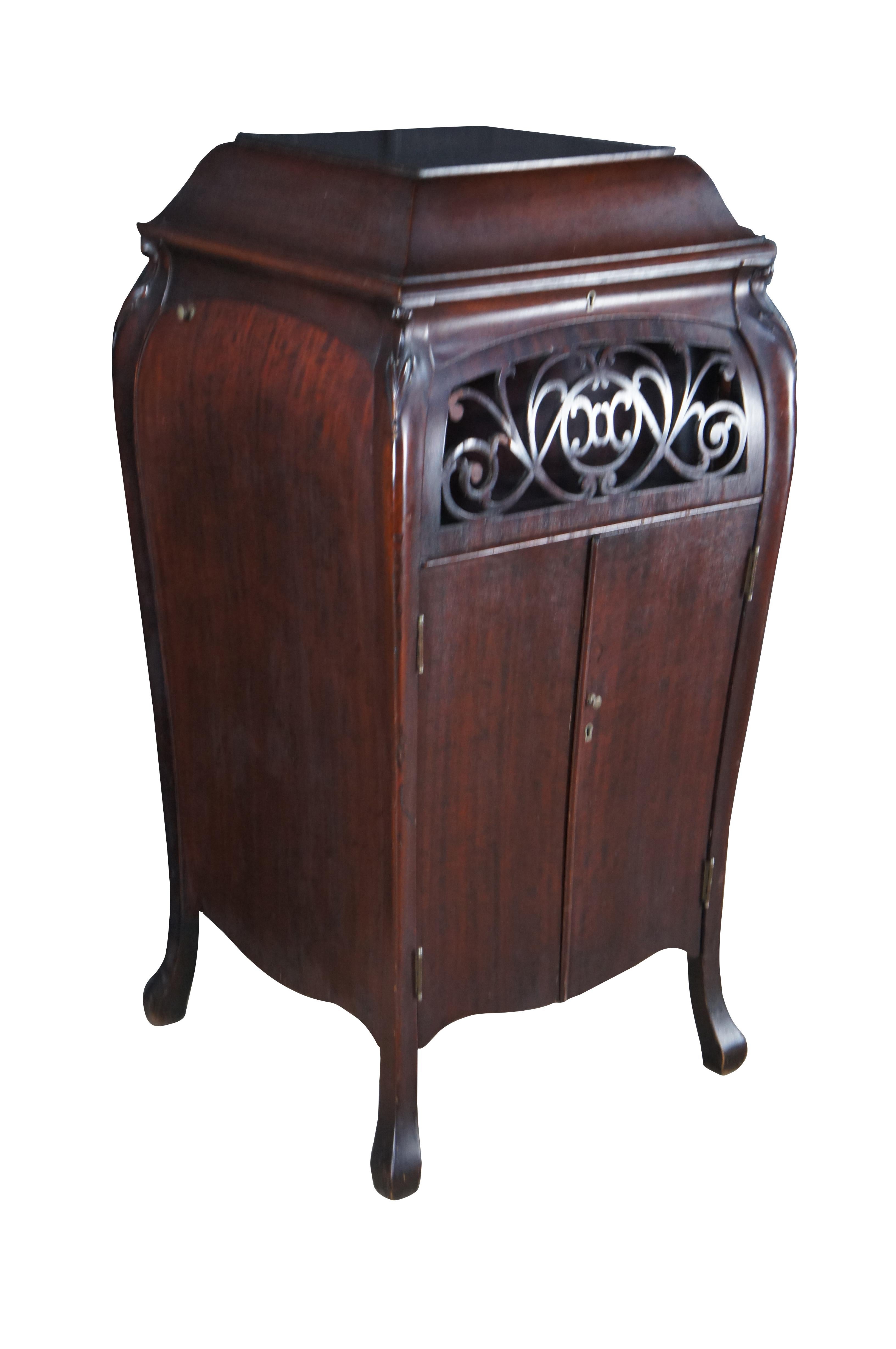 Antike Bombe Form Mahagoni Sanora Baby Grand Phonograph Grammophon Wind Up (Barock) im Angebot