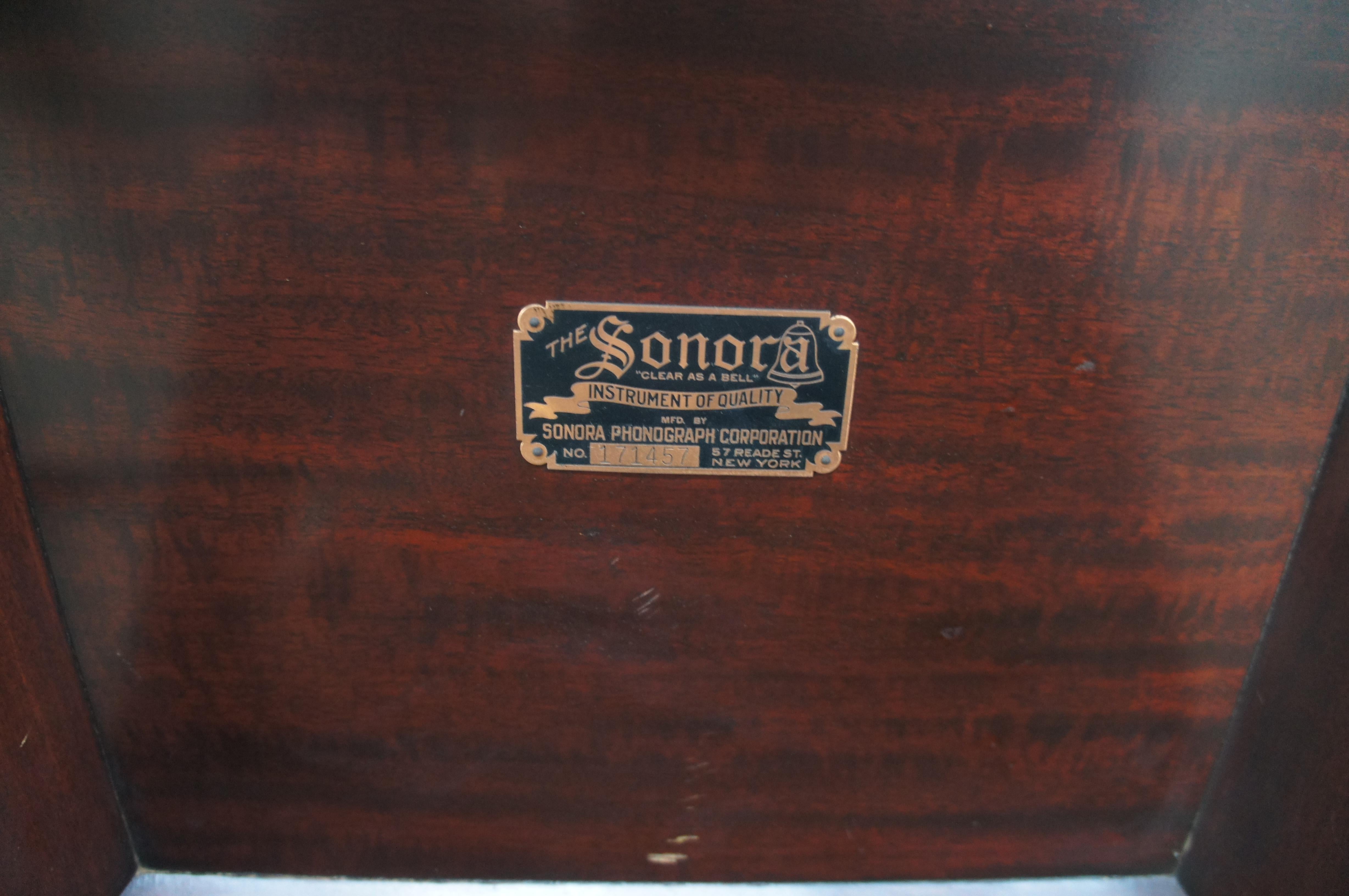 Antike Bombe Form Mahagoni Sanora Baby Grand Phonograph Grammophon Wind Up (20. Jahrhundert) im Angebot