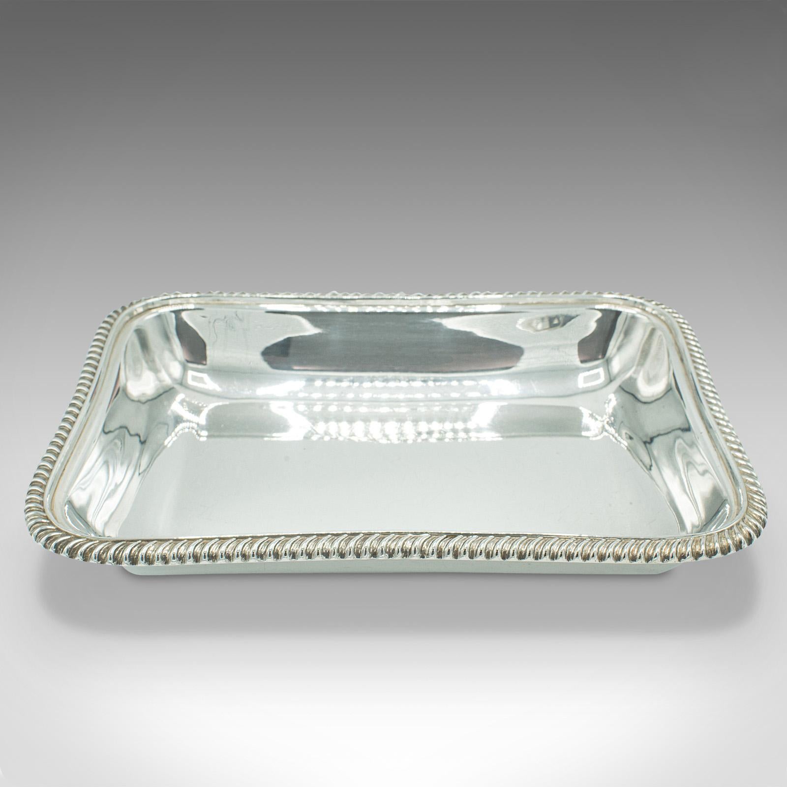 This is an antique bonbon dish. An English silver plated serving or fruit tray, dating to the late Victorian period, circa 1900.

Attractive dish, ideal for serving treats or delicious fruits
Displays a desirable aged patina - some light tarnish