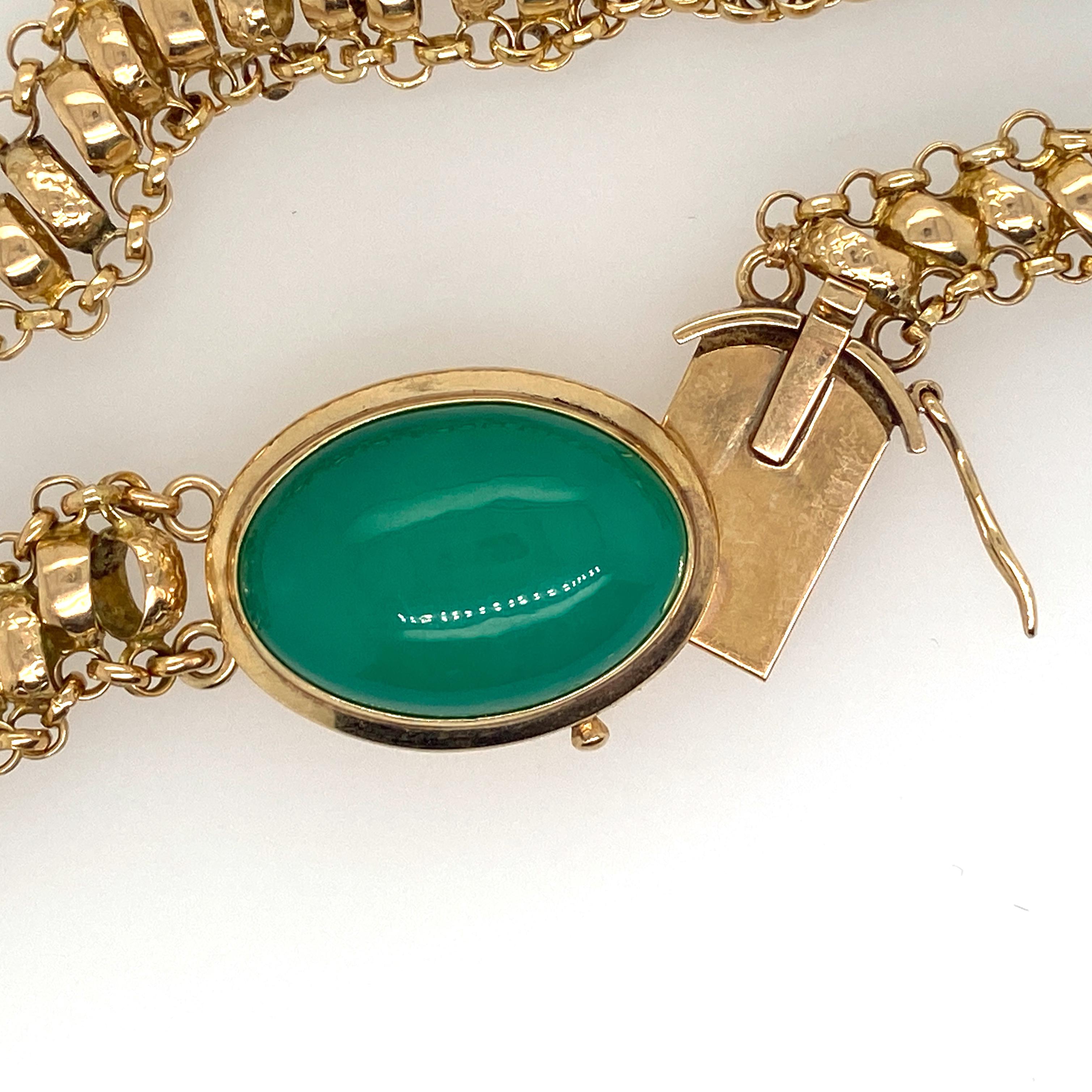 Antique Book Chain Bracelet in 18 Karat Yellow Gold with Chrysoprase Box Clasp In Excellent Condition For Sale In Sherman Oaks, CA