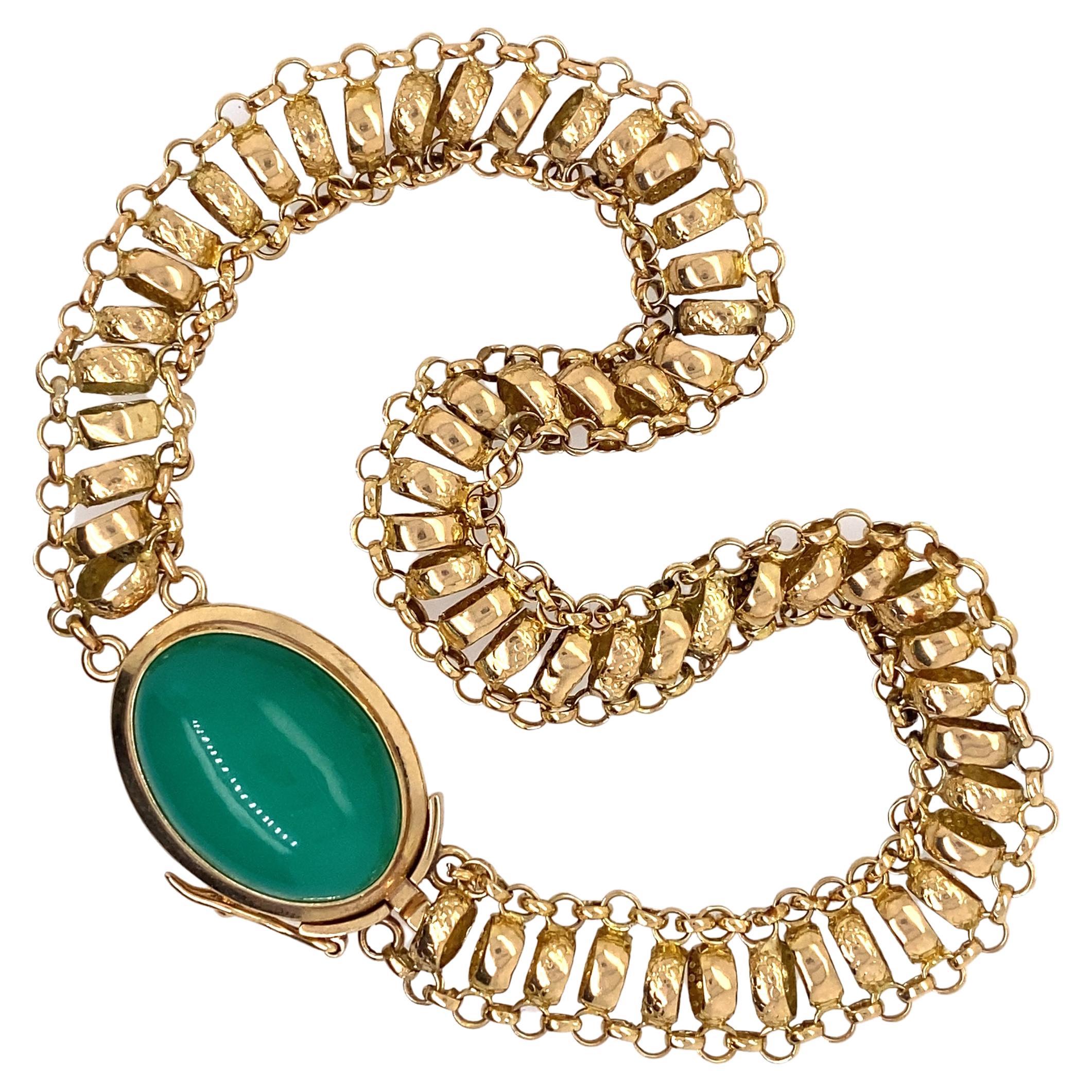 Antique Book Chain Bracelet in 18 Karat Yellow Gold with Chrysoprase Box Clasp For Sale