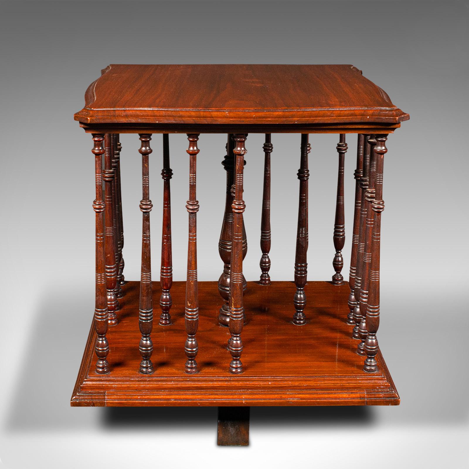 Compagnon de lecture ancien, anglais, noyer, bibliothèque rotative, édouardien, Circa 1910 Bon état - En vente à Hele, Devon, GB