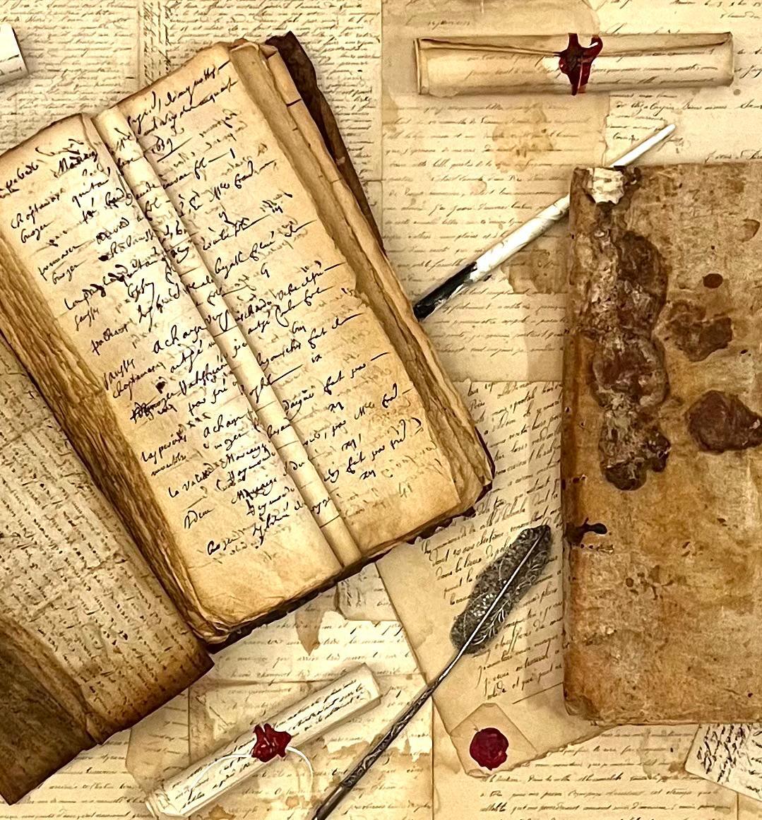 Cette pièce rare et remarquable commence par une toile de fond composée de magnifiques lettres d'amour manuscrites datant des années 1800. Trois parchemins constitués de lettres d'amour supplémentaires, scellées à la cire rouge et datant du XIXe